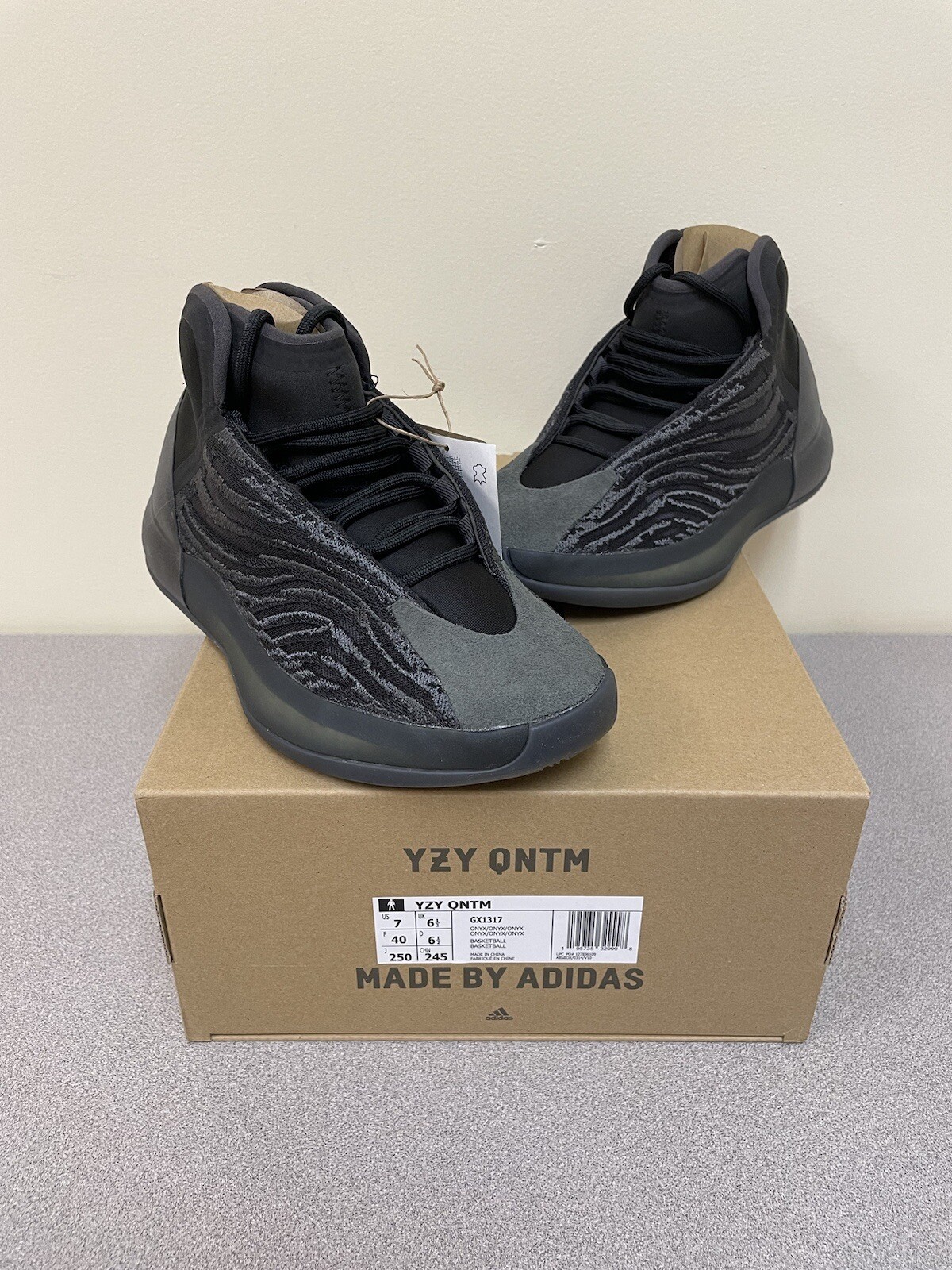 Men’s US Size 7 – adidas Yeezy QNTM Quantum Onyx GX1317 New Authentic