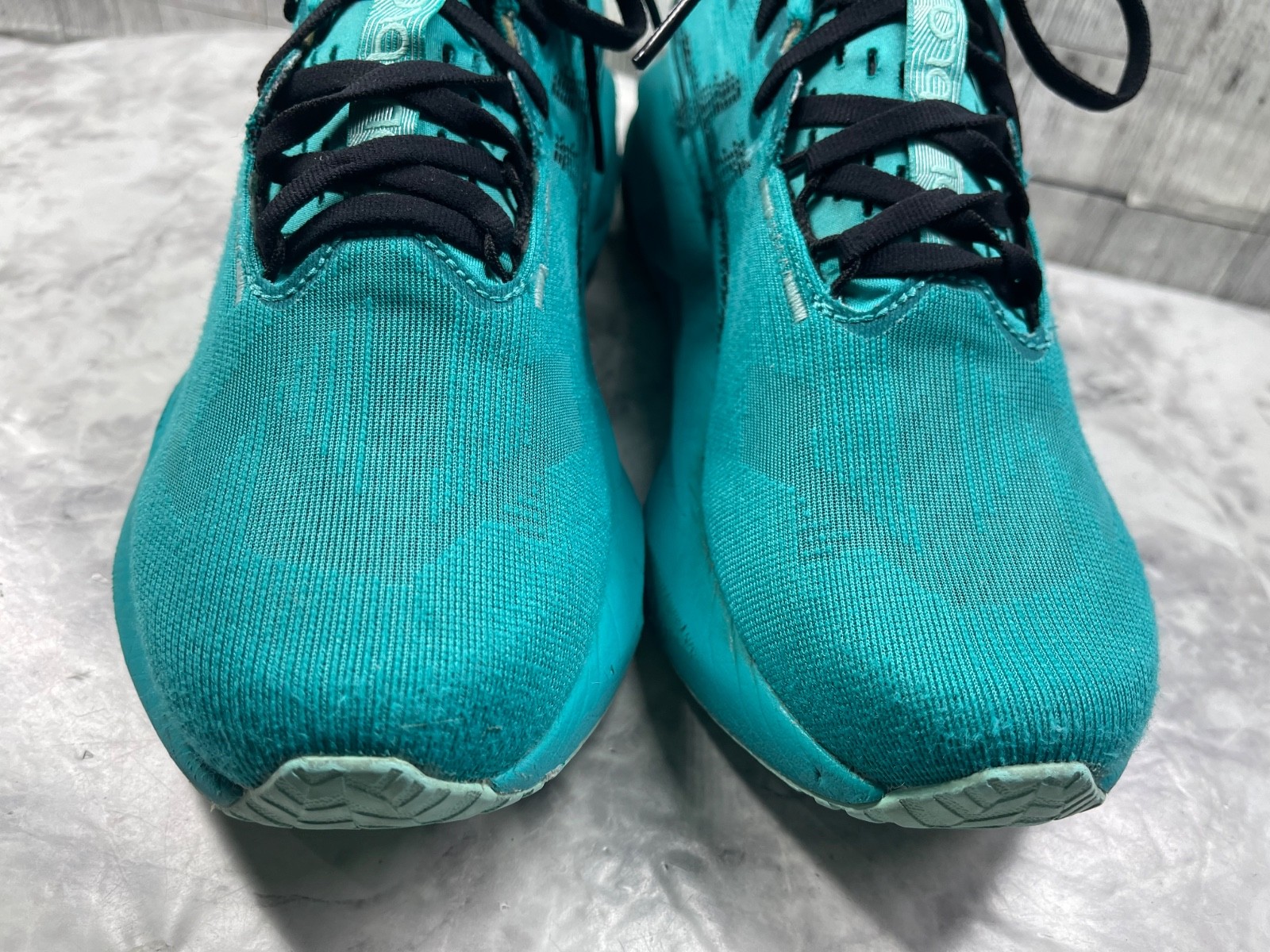 Asics Novoblast 5 Sneakers Men 8M Running Shoes Green Athletic Trainers
