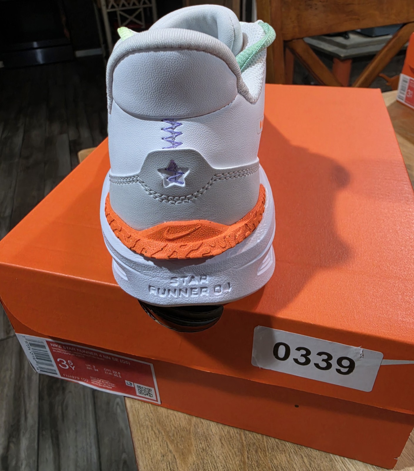 Nike Star Runner-4 NN SE (GS) Kids White Multicolor Sneakers size 4 New In Box