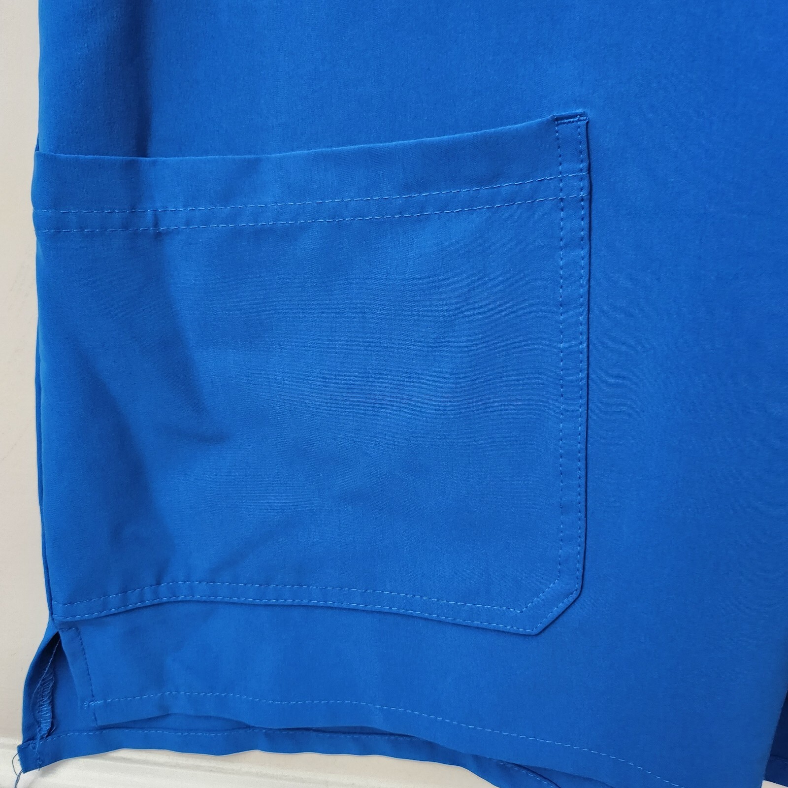 ADAR Addition Medical V-Neck 2 Front Pockets Blue Top M