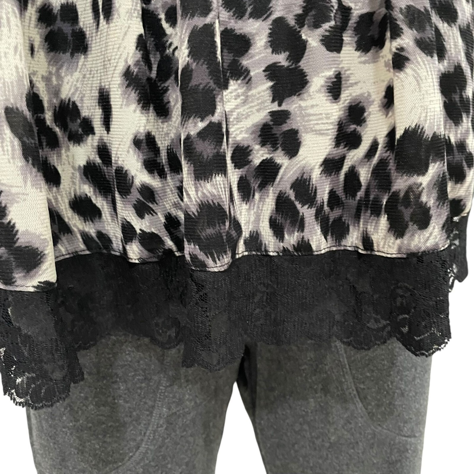 Leopard Print Blouse L Lace Animal Casual Chic Flowy Trendy Fall Relaxed Weekend