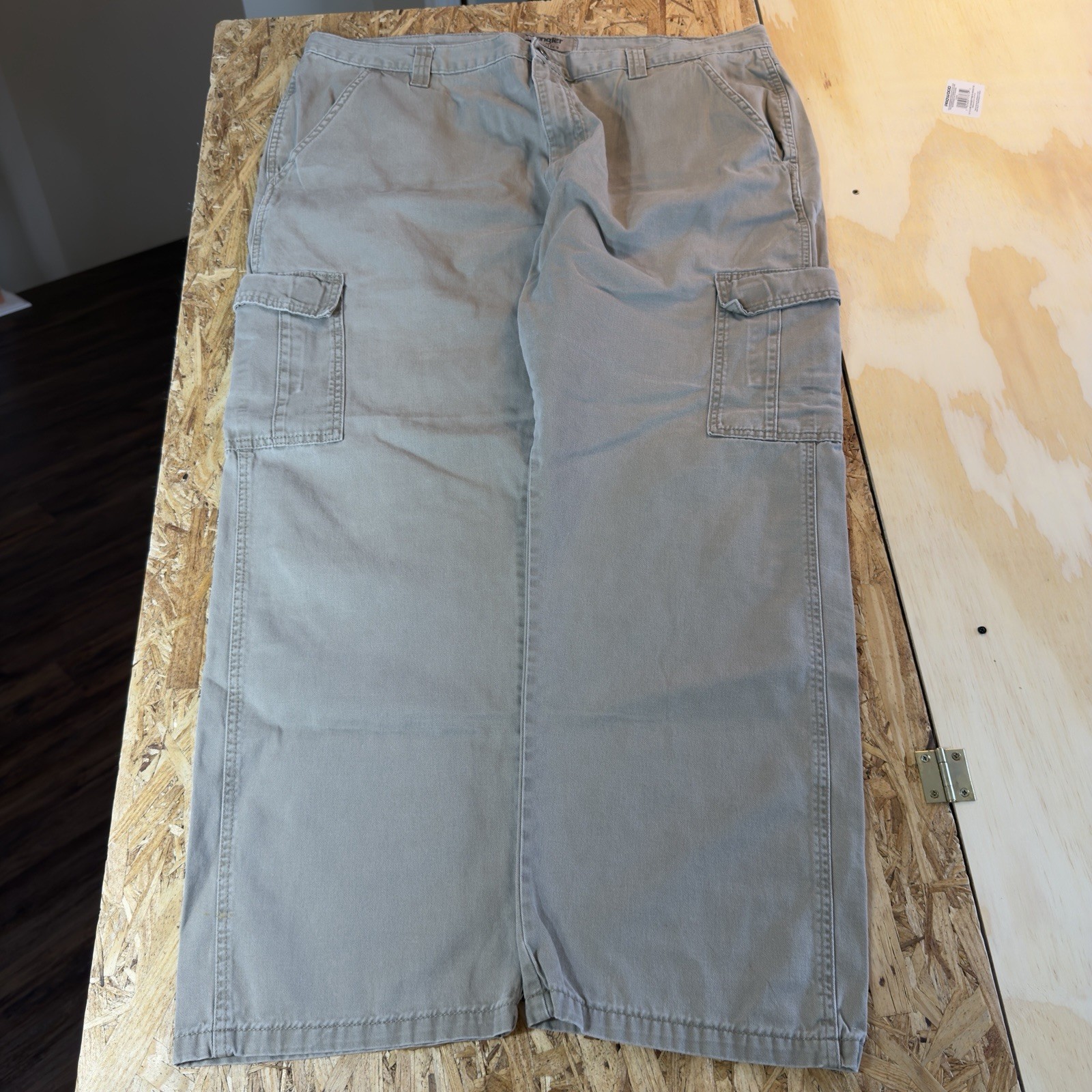Wrangler Men’s Gray Cotton Twill Cargo Pants Pockets Flat Front Straight 40