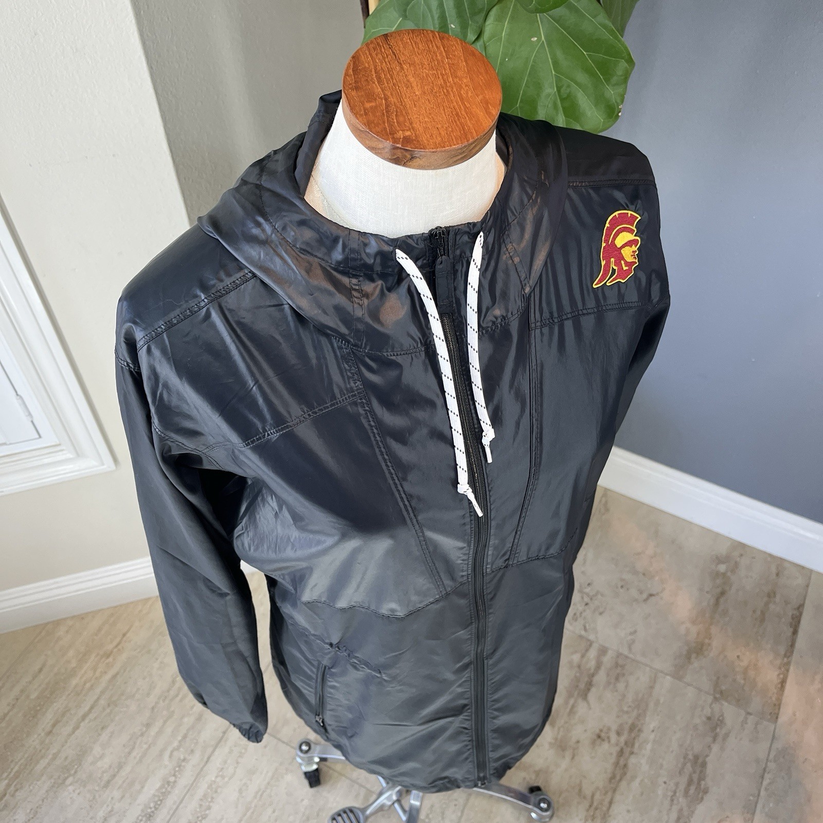 Columbia Flashback Windbreaker Womens M Black USC Trojans Hooded Jacket EUC