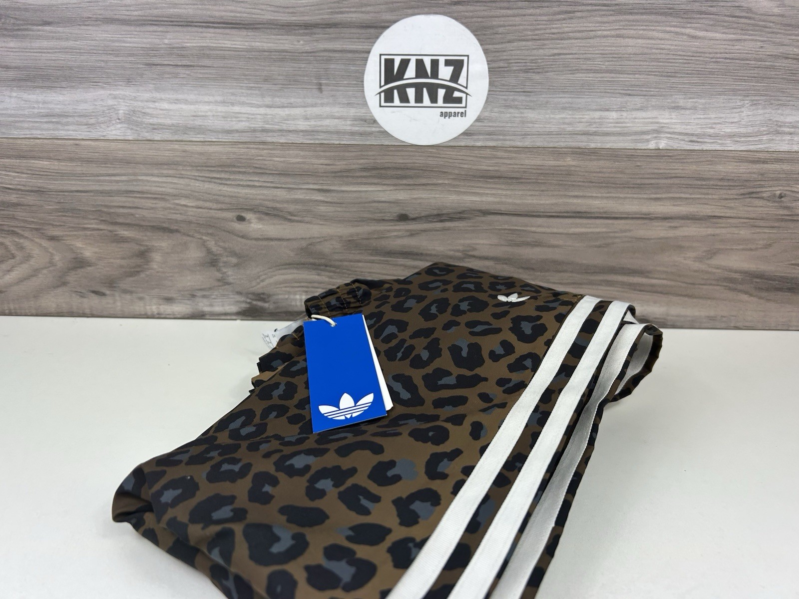 *Adidas Leopard Print Firebird Oversized Track Pant | size M | JW7302 Women’s