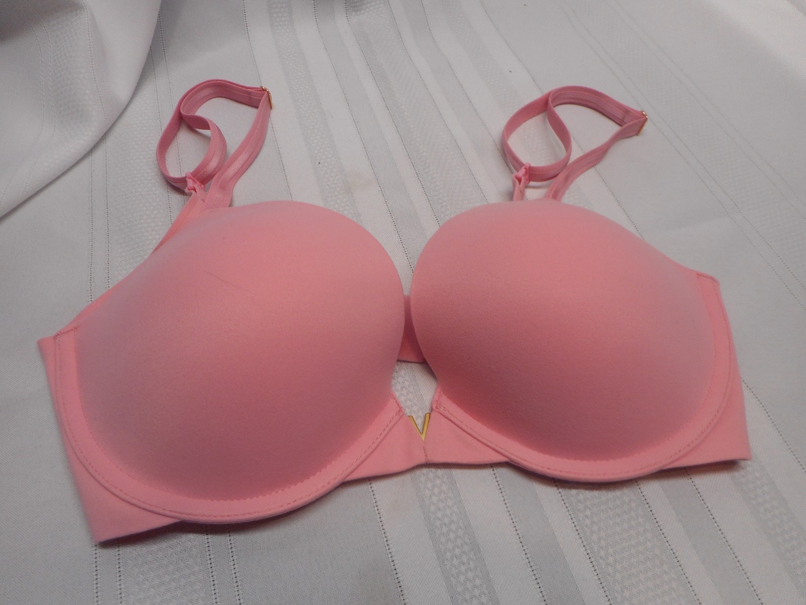 Victoria’s Secret Push-up Bra Underwire 32DD PINK