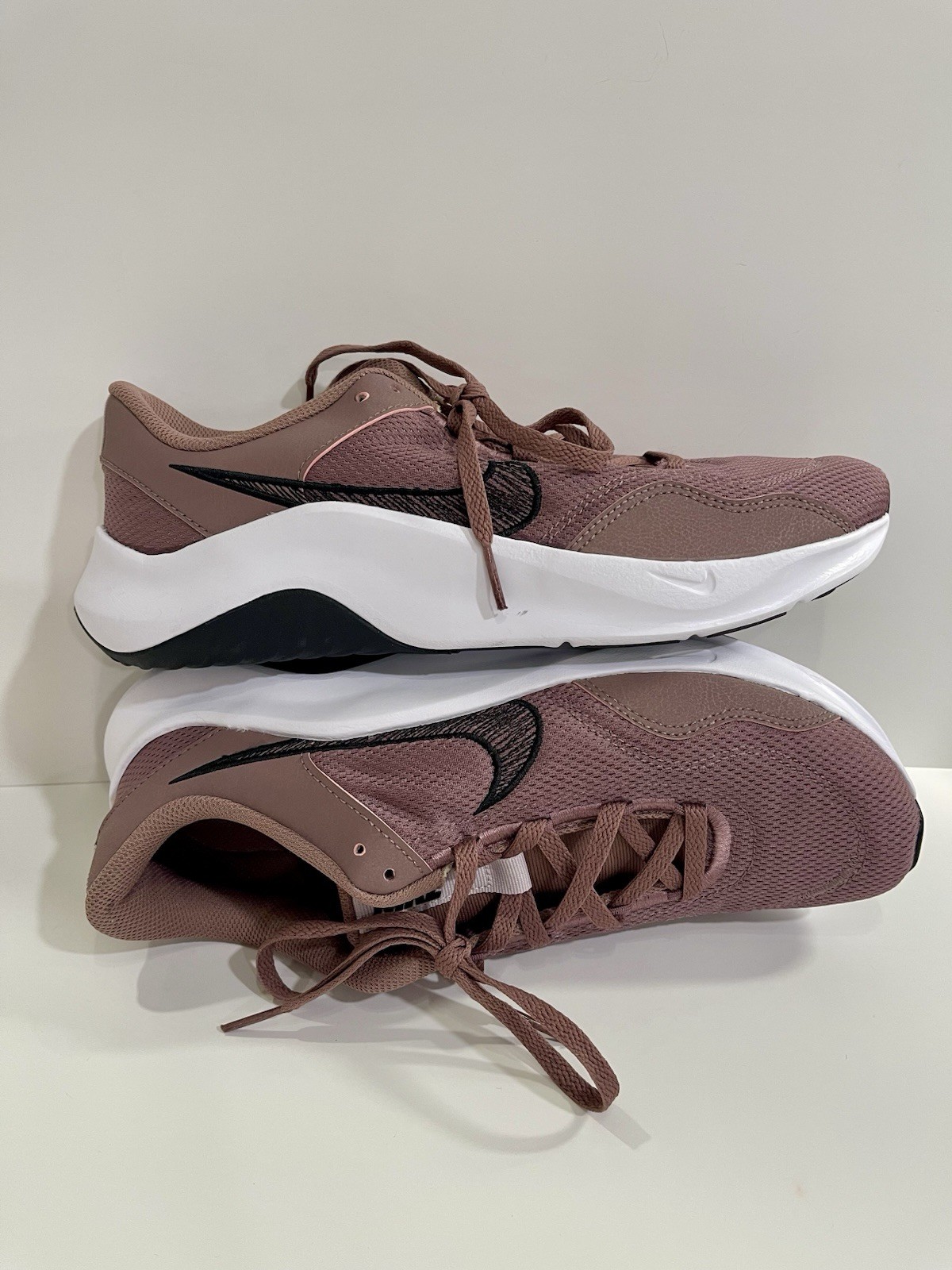 Nike Legend Essential 3 Mauve Training Shoes Men 10 / Women 11.5 DM1119-200