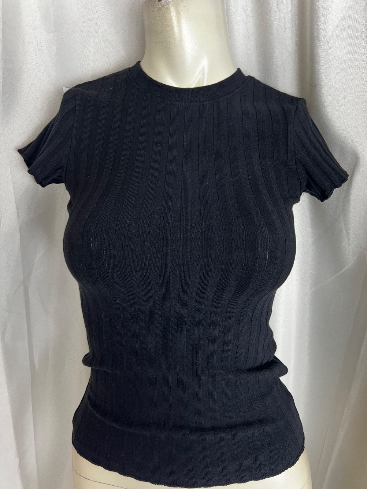 Perfectwhitetee black ribbed short-sleeve crew neck top size Small new