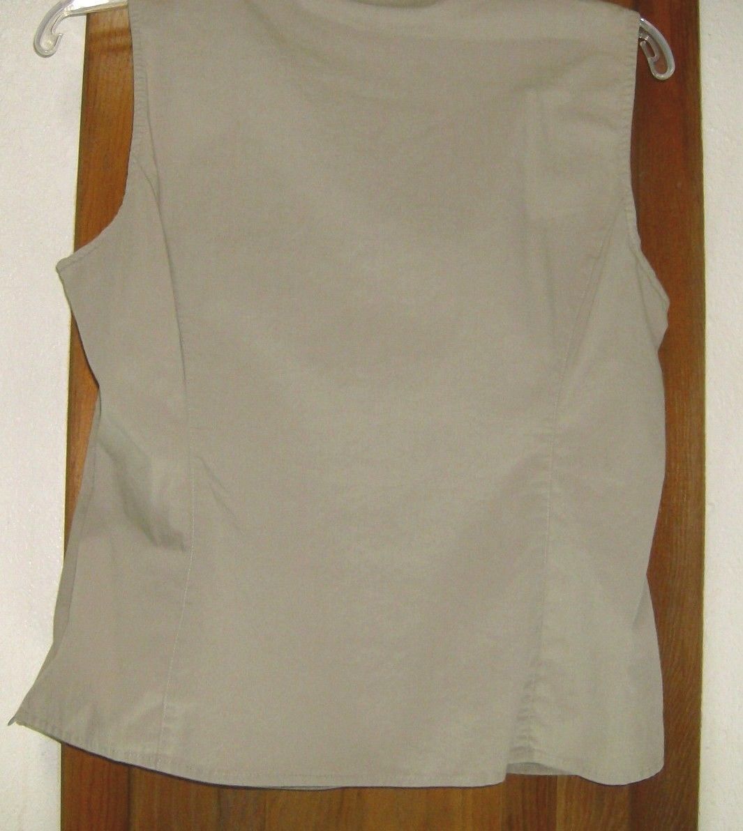 AXCESS Very Cute Tan Sleeveless V-neck Top With Zipper on the Side – Size 8