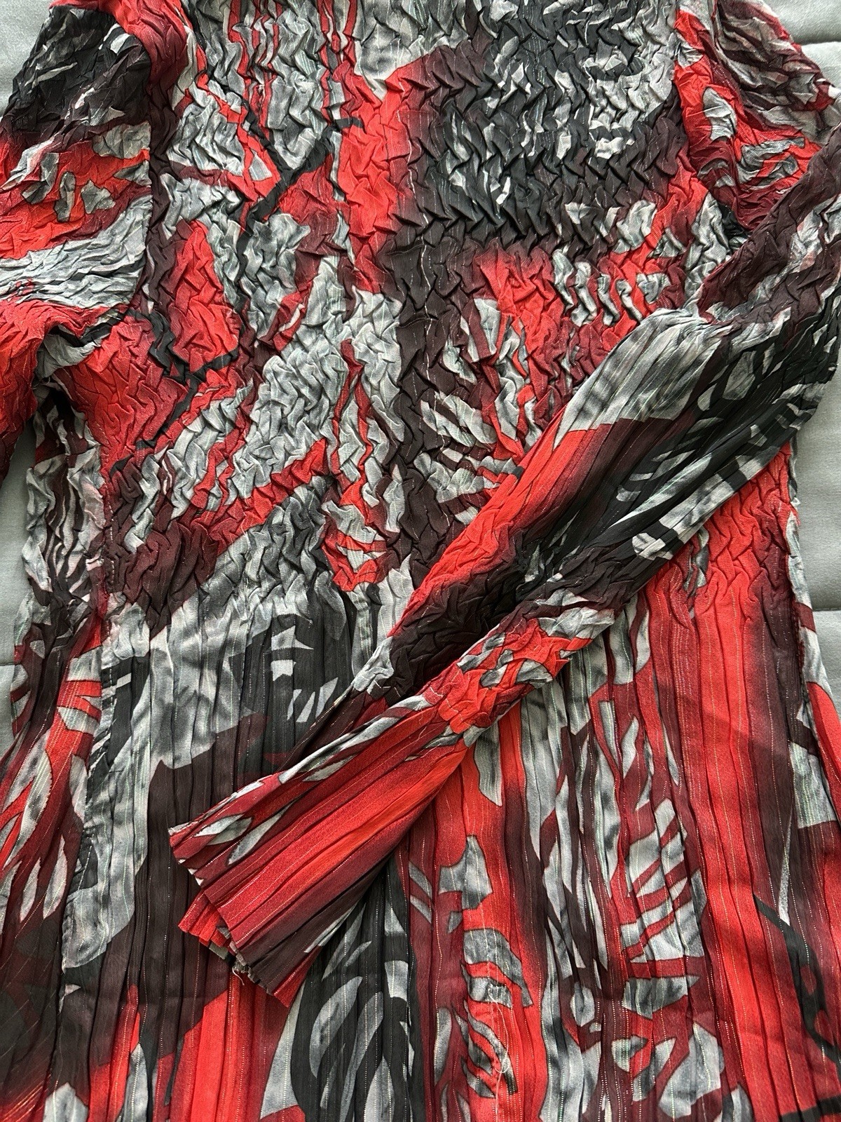 Alberto Makali Y2K Crinkle Pleated Blouse Red Gray Abstract Bell Sleeve Tunic L