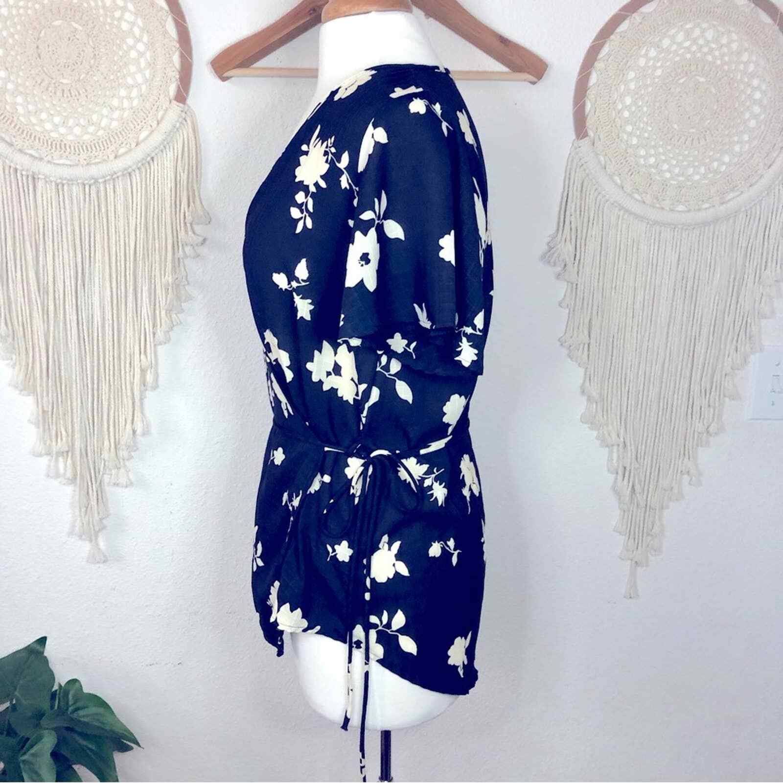 White birch navy blue and white floral print wrap blouse small