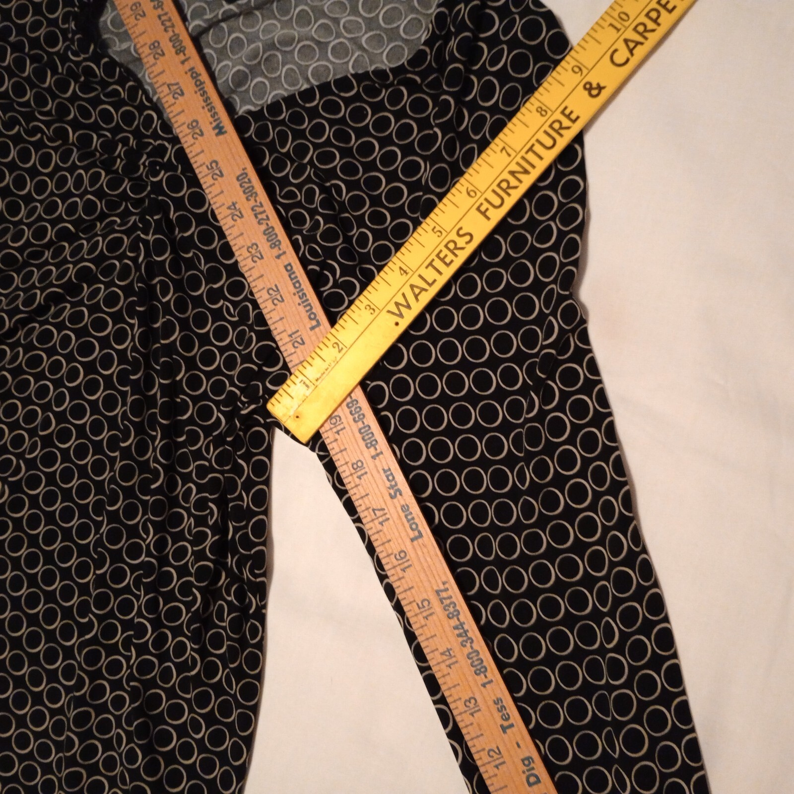 Chapter One Women’s Ruched Blouse Size M Black Beige Circles Knit Dressy EUC