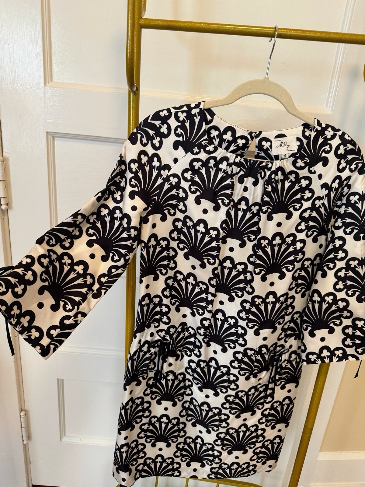 Milly Black/White Floral Shift Knee Dress Round Neck 3/4 Bell Sleeve, Size 4