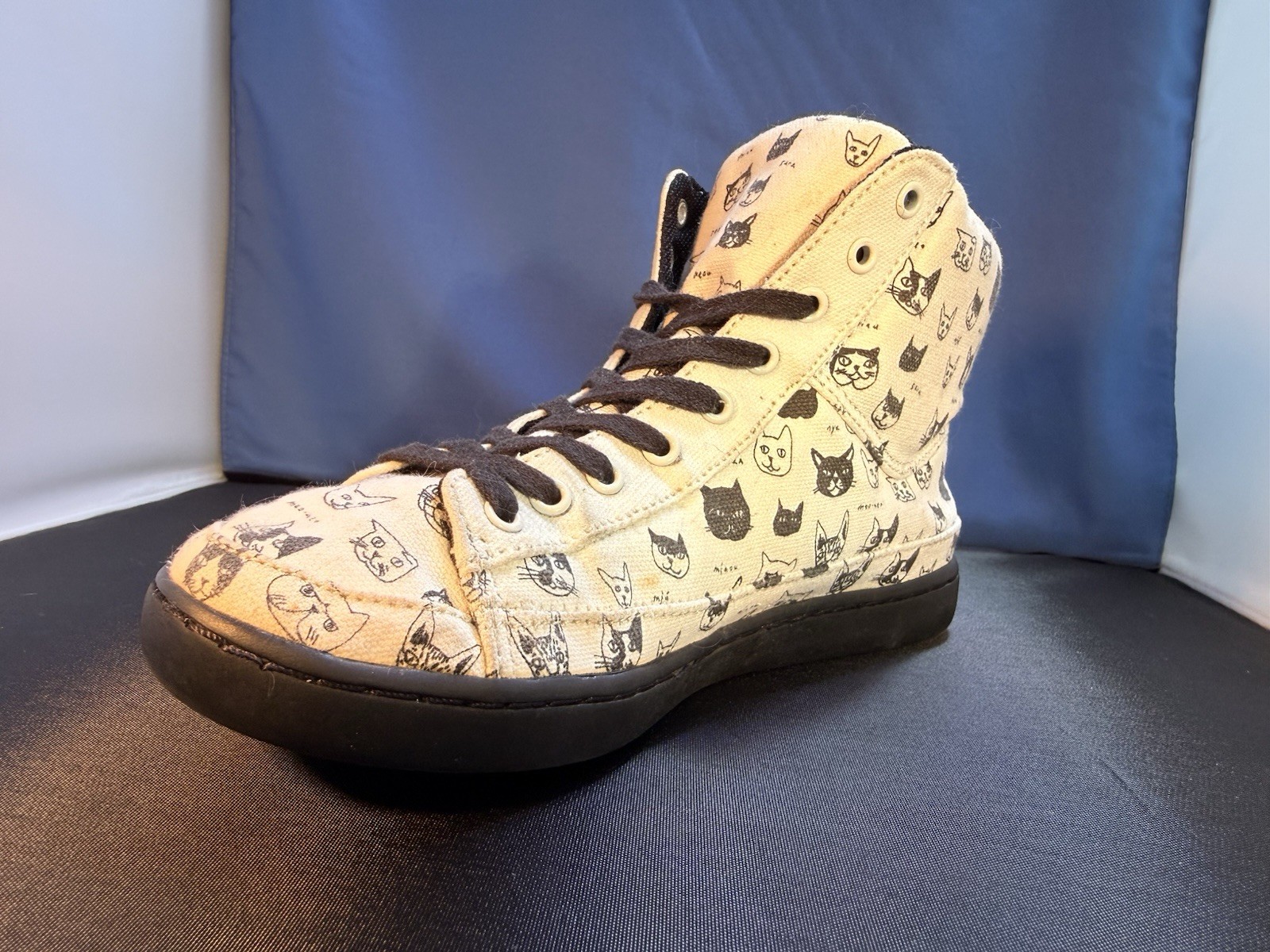 Keep Brand Tegan and Sara’s Hi Top Guerra Cat Print Shoes • Size US Women’s 5