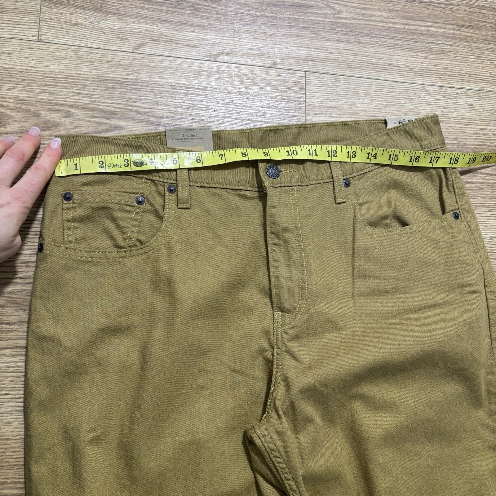 Levi’s Low Pro Straight Pants Women’s 32×30 Tan Relaxed Denim Jeans NWT