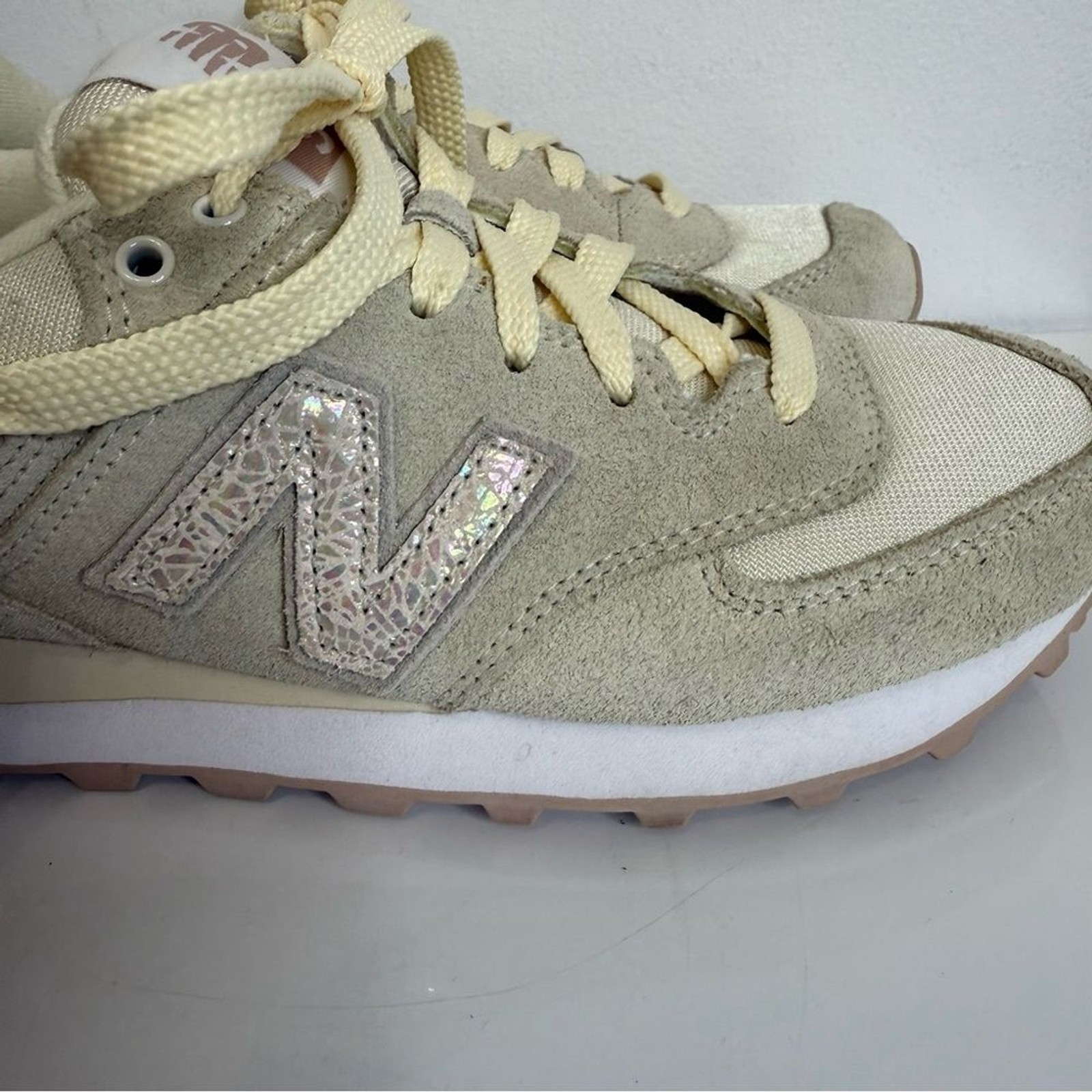 New Balance 574 Suede Shattered Pearl Running Sneaker Women’s Size 6.5 WL574CIB