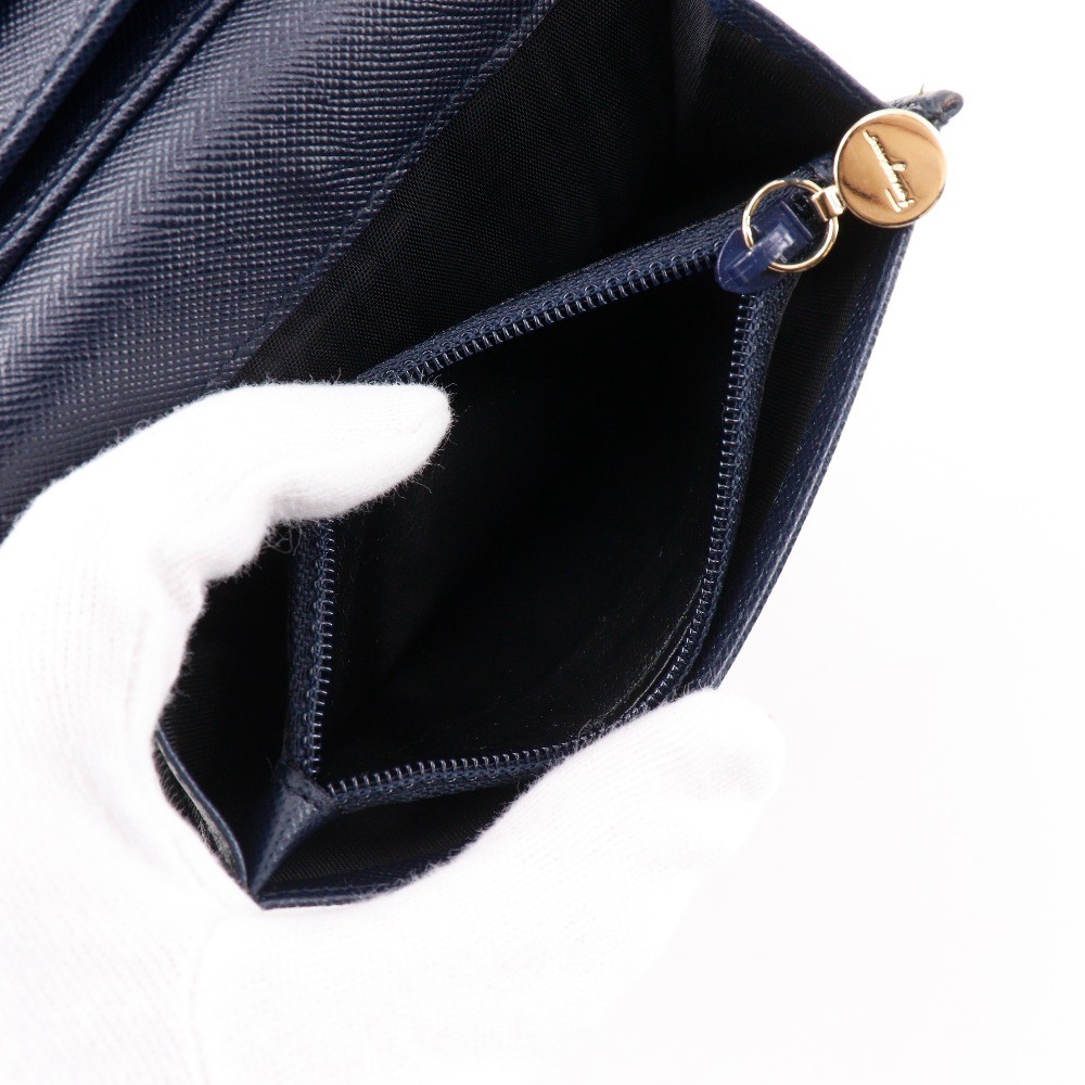 Salvatore Ferragamo Leather Trifold Wallet – DUTY FREE