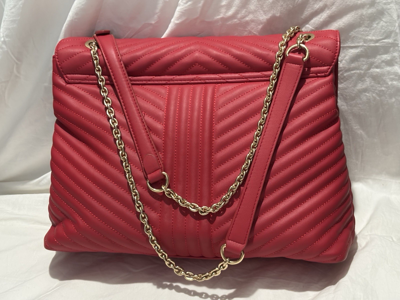 Valentino Red Chevron Shoulder Bag Gold Chain Strap Turn Lock Inner Pockets