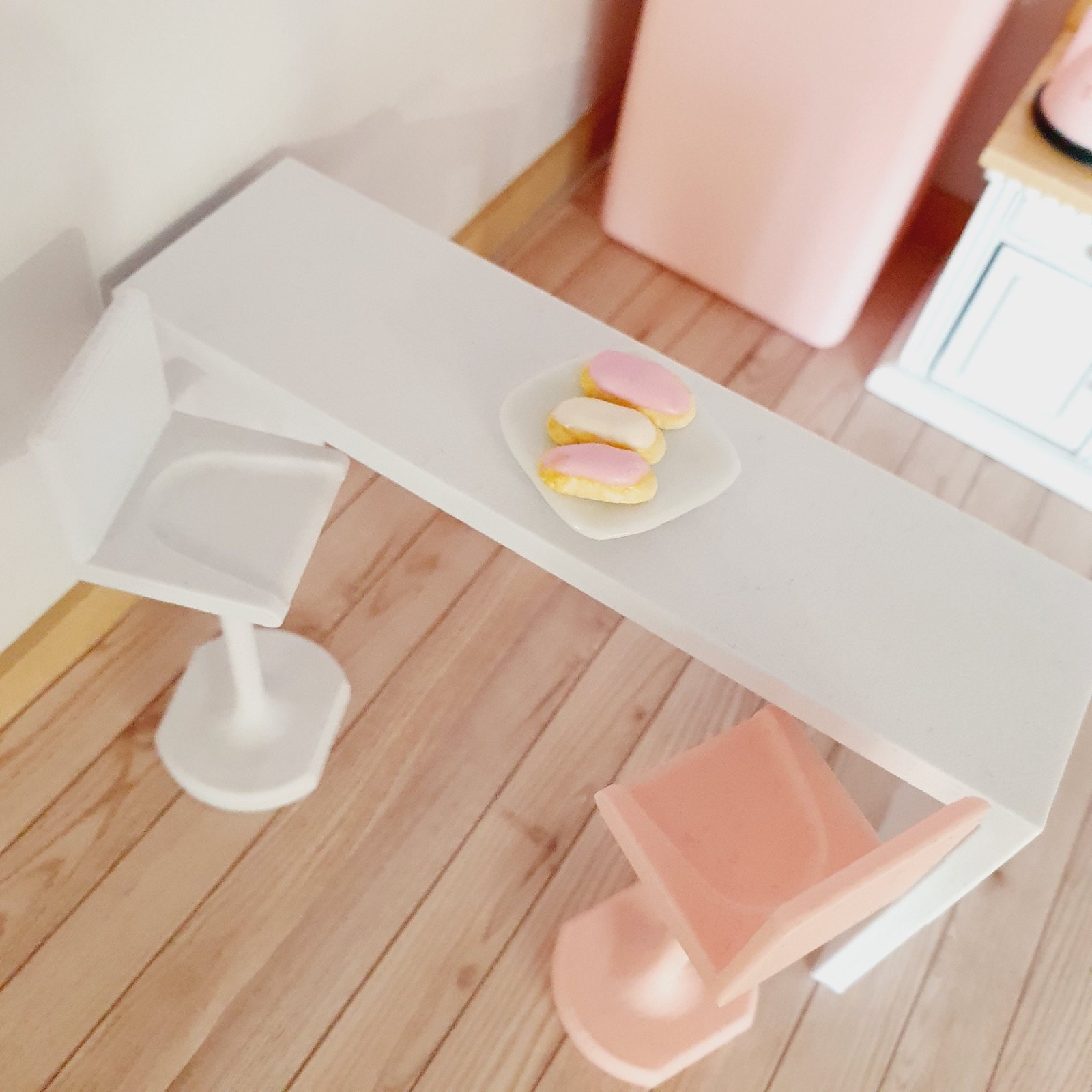 Dolls House Modern Bar Stool, Choice of Colours 1:12th Scale, Miniature Bar