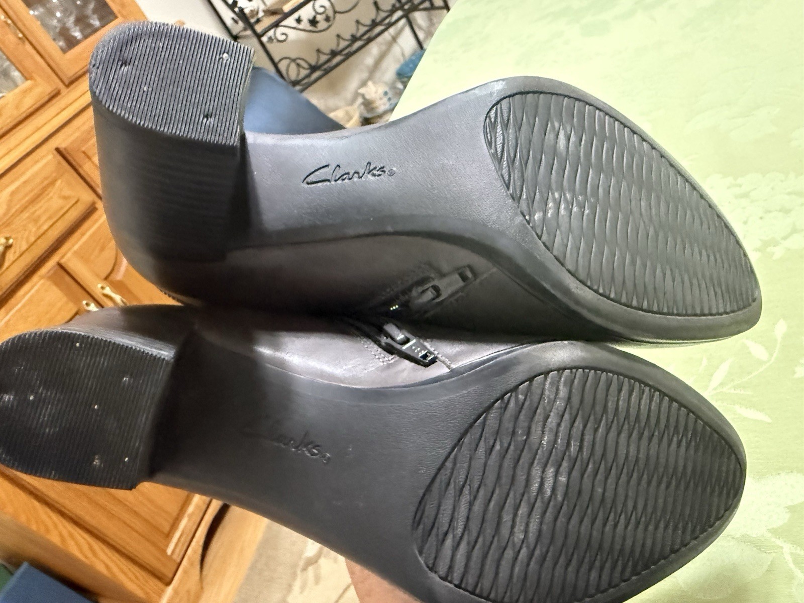 Clarks Gray Leather Booties Women’s 9 Side Zip Wrap Clog Heels Shoes