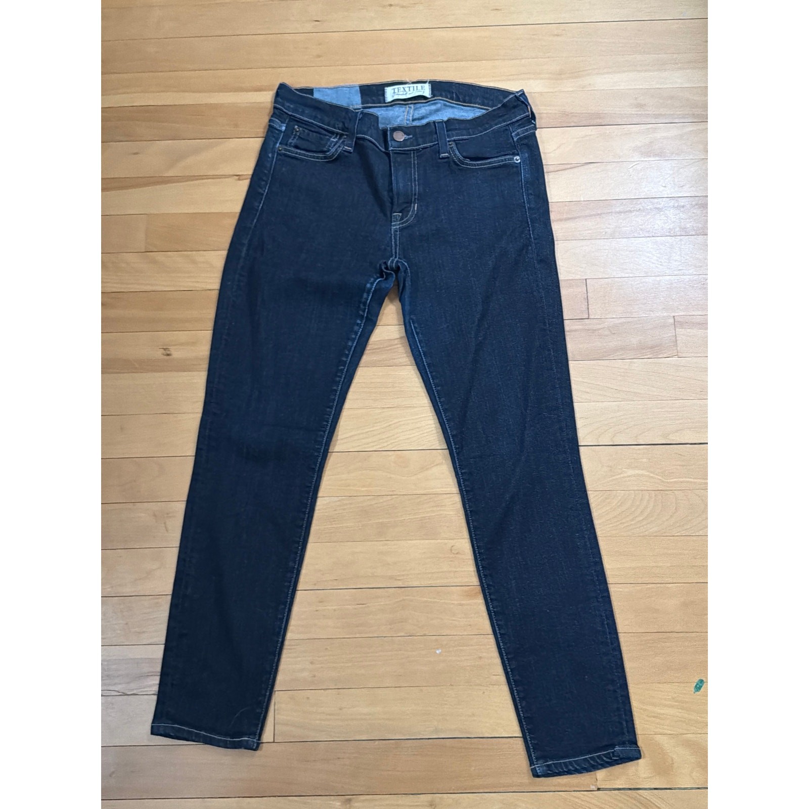 TEXTILE Elizabeth And James “Ozzy” Size 28 Dark Wash Jeans