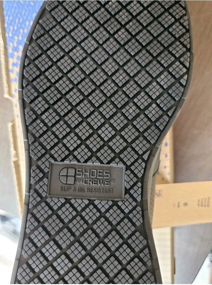 New In Box Shoes for Crews Freestyle II Men’s Size 8 Slip Resistant Work Shoes