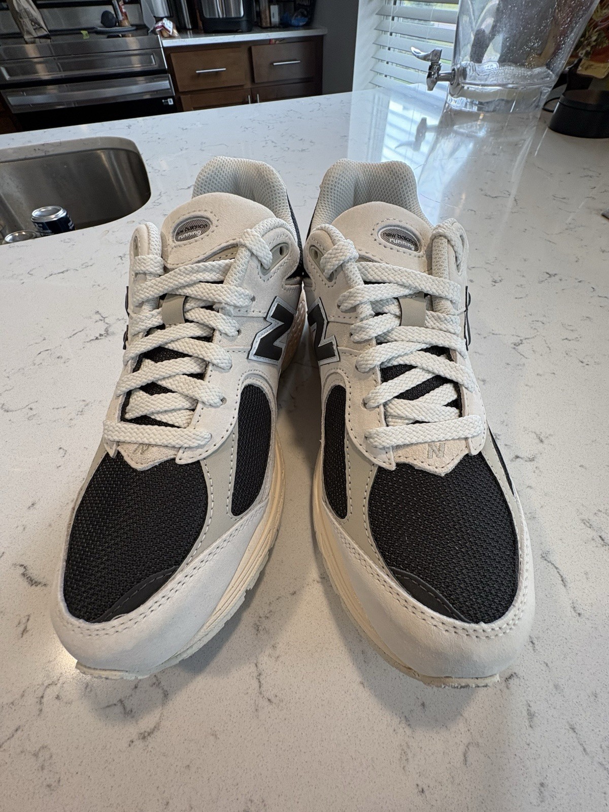 New Balance 2002R Men’s Size 7 Men’s Size 8.5 Sneakers With Box U2002RN