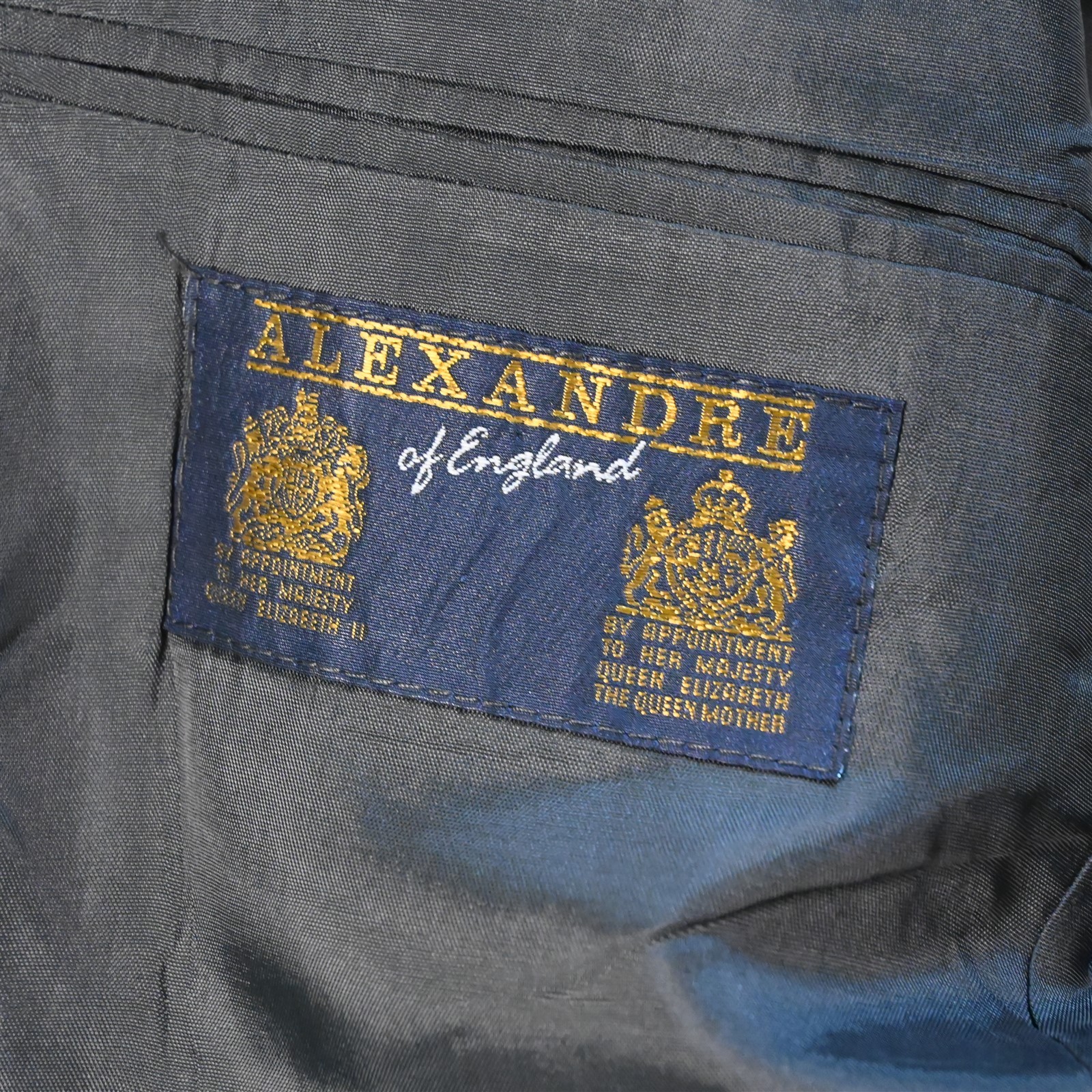 Alexandre 40S 33×30 Gray Striped Super Fine Trevira Mens Jacket Pants Suit