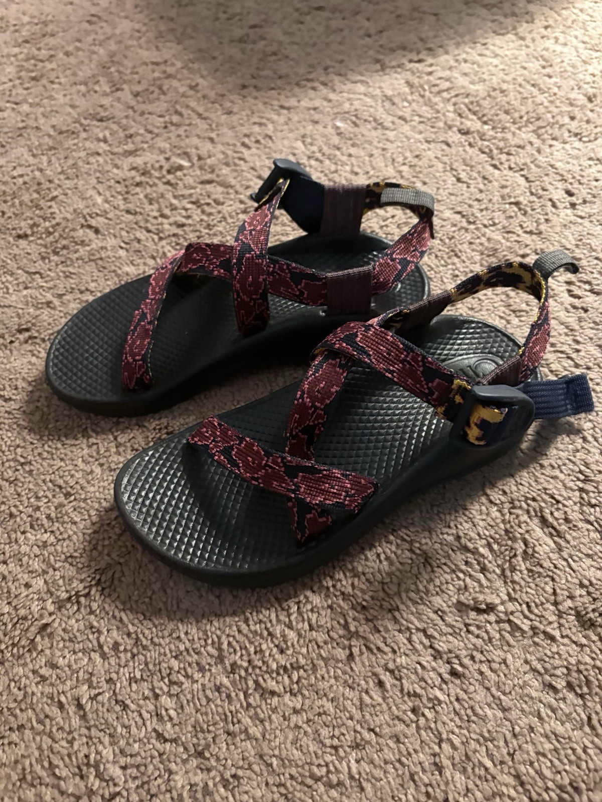 Size 5.5 women’s chacos sandals pink/maroon & cheetah print