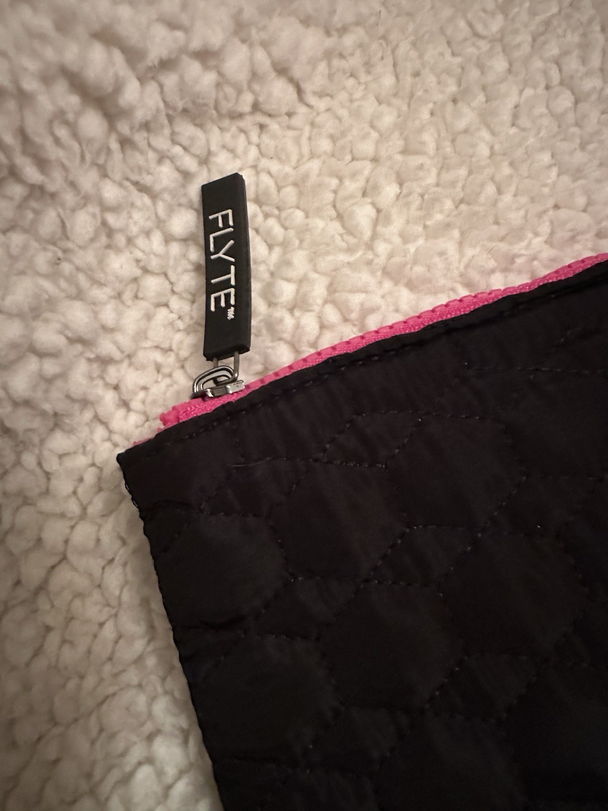 FLYTE Quilted Computer Bag Black Pink Lining Zipper 14 1/4 in x 11 in