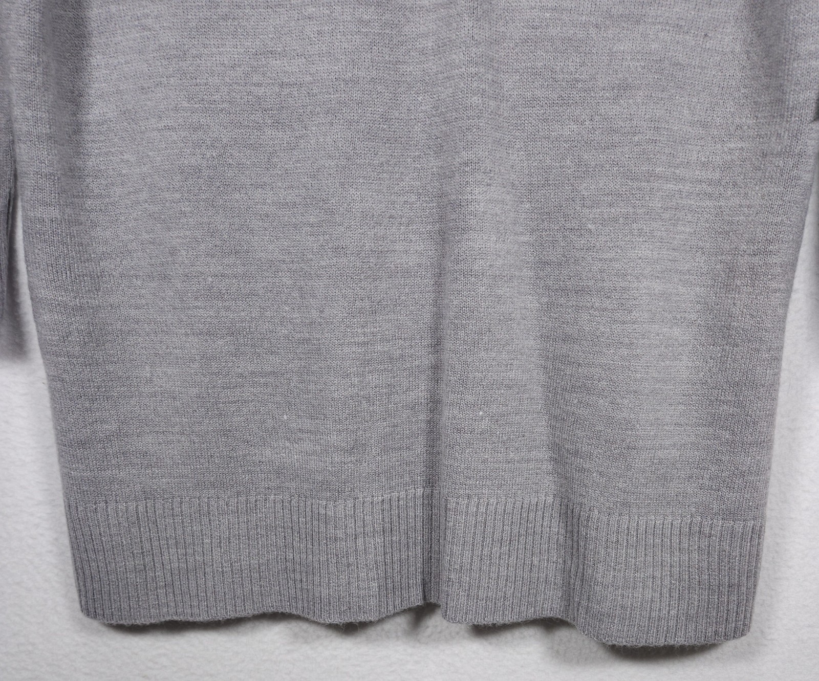 Debbie Morgan Petite Women’s ¾ Sleeve V-Neck Sweater Gray Size PM