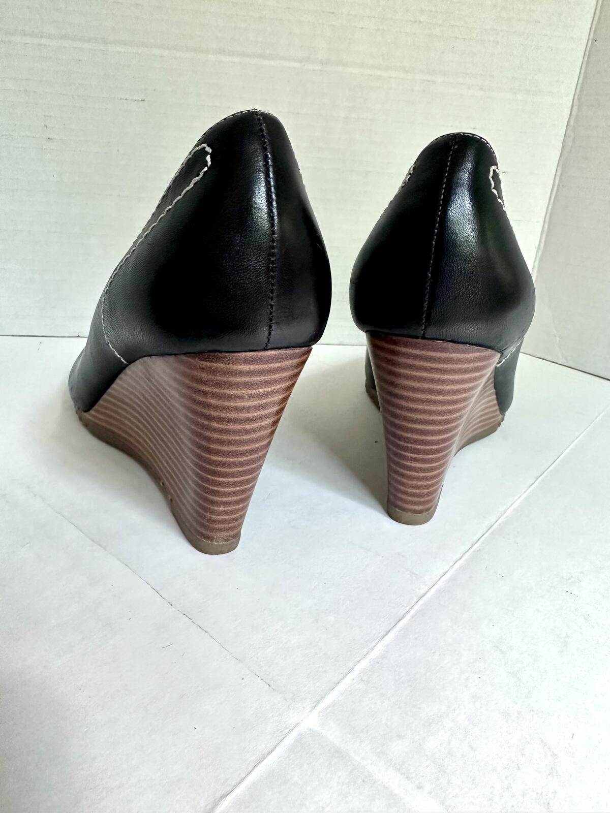 Aerosoles, Elegant Black Wedge Peep-Toe Shoessize 8M