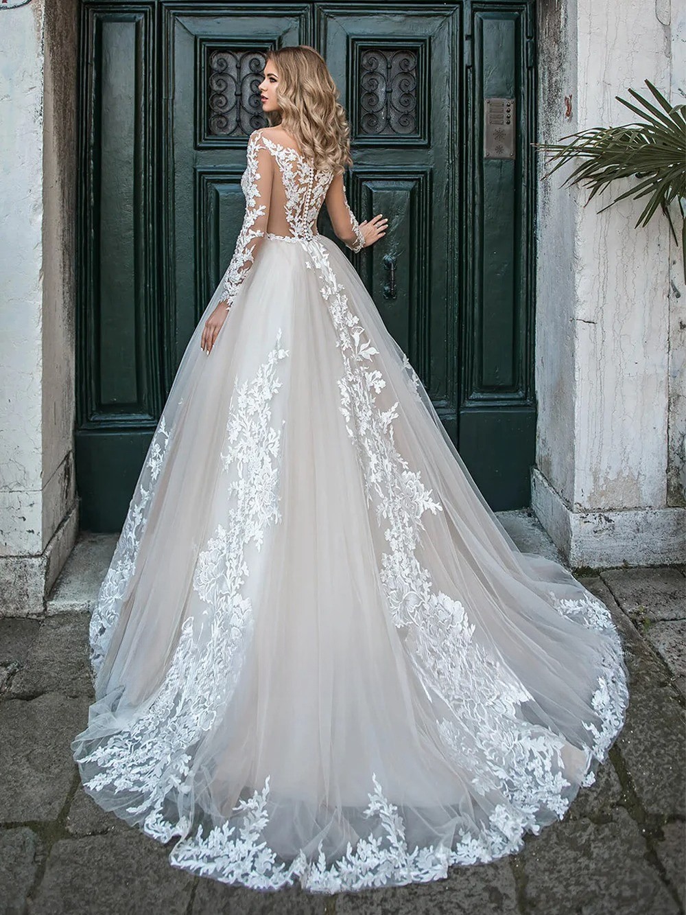 Classic Wedding Dress Illusion Long Sleeves Scoop Neck Bead Applique Bridal Gown