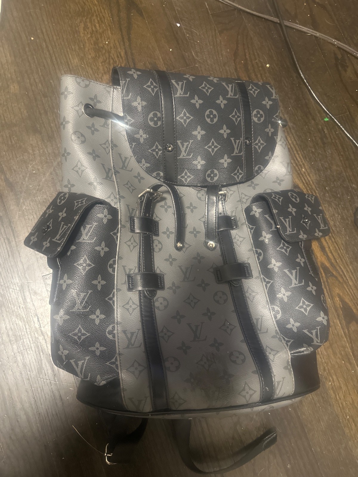 louis-vuitton backpack damier