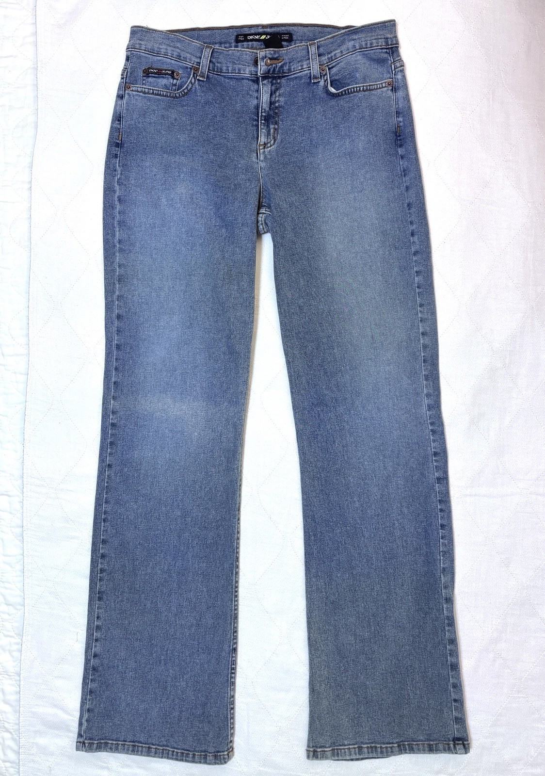 DKNY Women’s 10R So-Low-Lita Light Wash Jeans 15″ Dia Waist 32″ Inseam 9″+ Rise