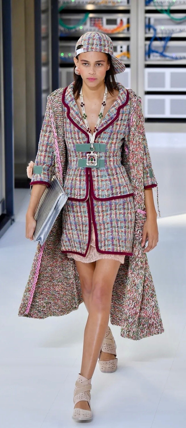 11K Authentic Chanel 2017 Spring “Data Center” Runway Fantasy Tweed Skirt Suit