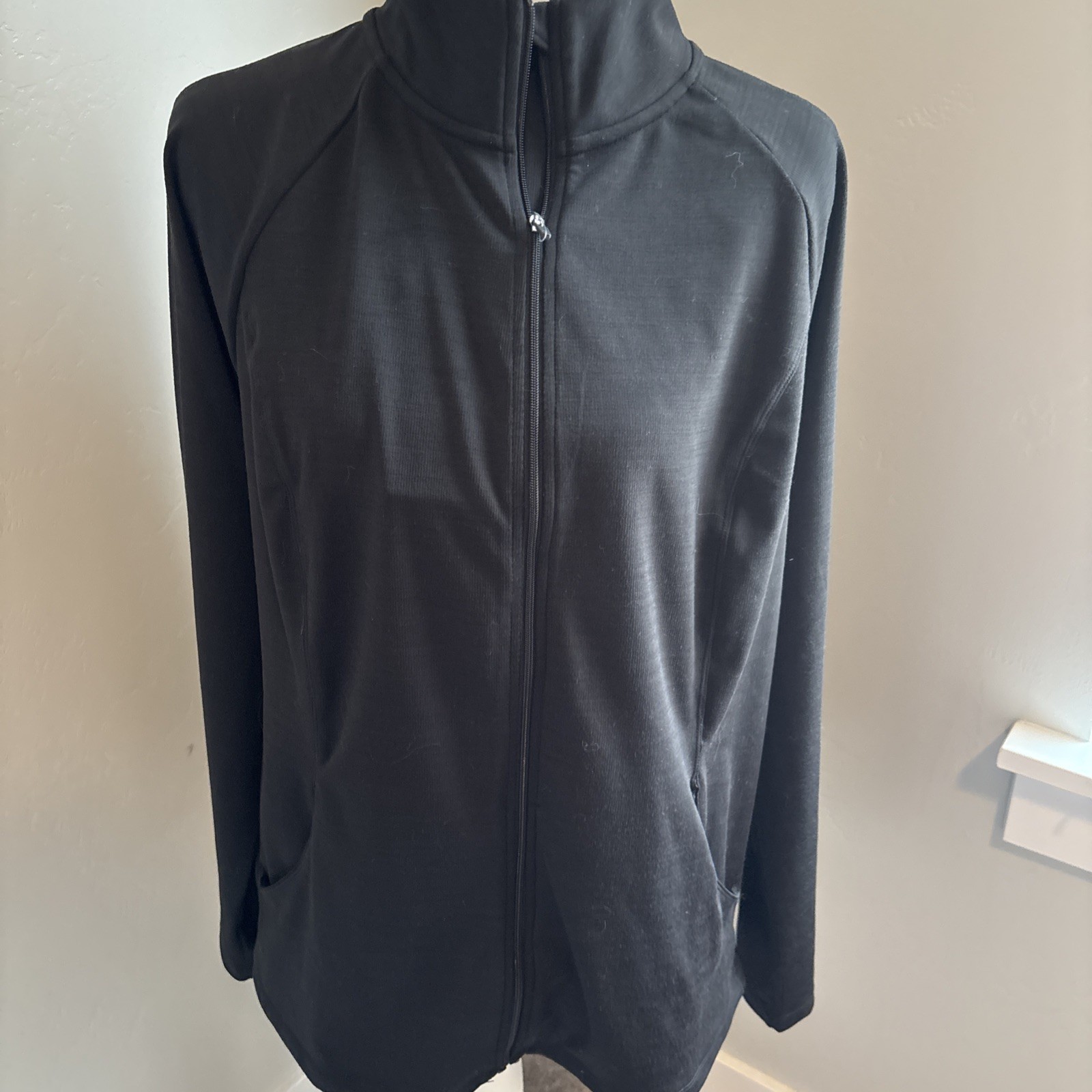 NWT 32 Degree Heat Zip Front Black Activewear Jacket Size Large, layering. NWT.