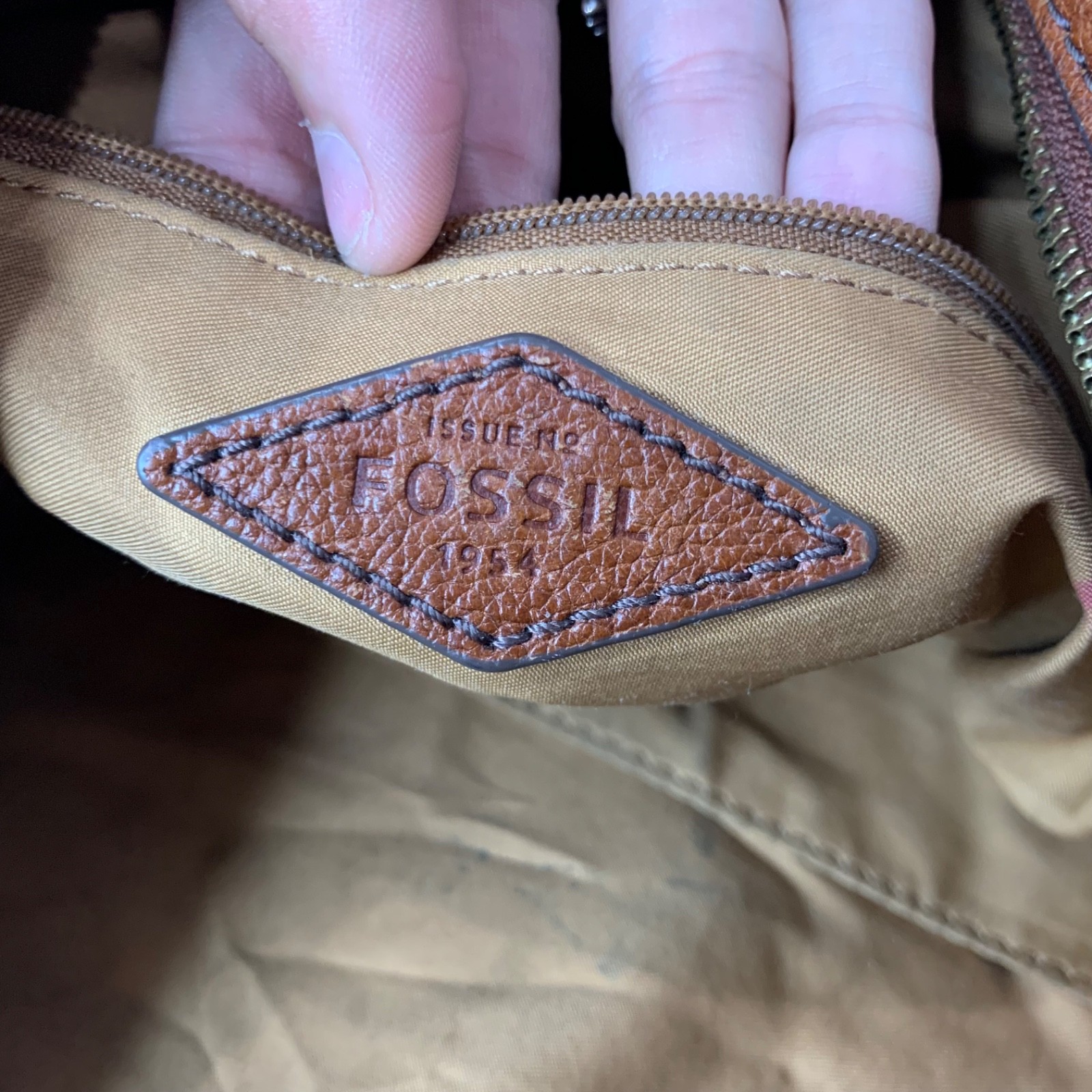 Fossil Amelia Hobo Crossbody Shoulder Bag Brown Leather SHB1819 Distressed