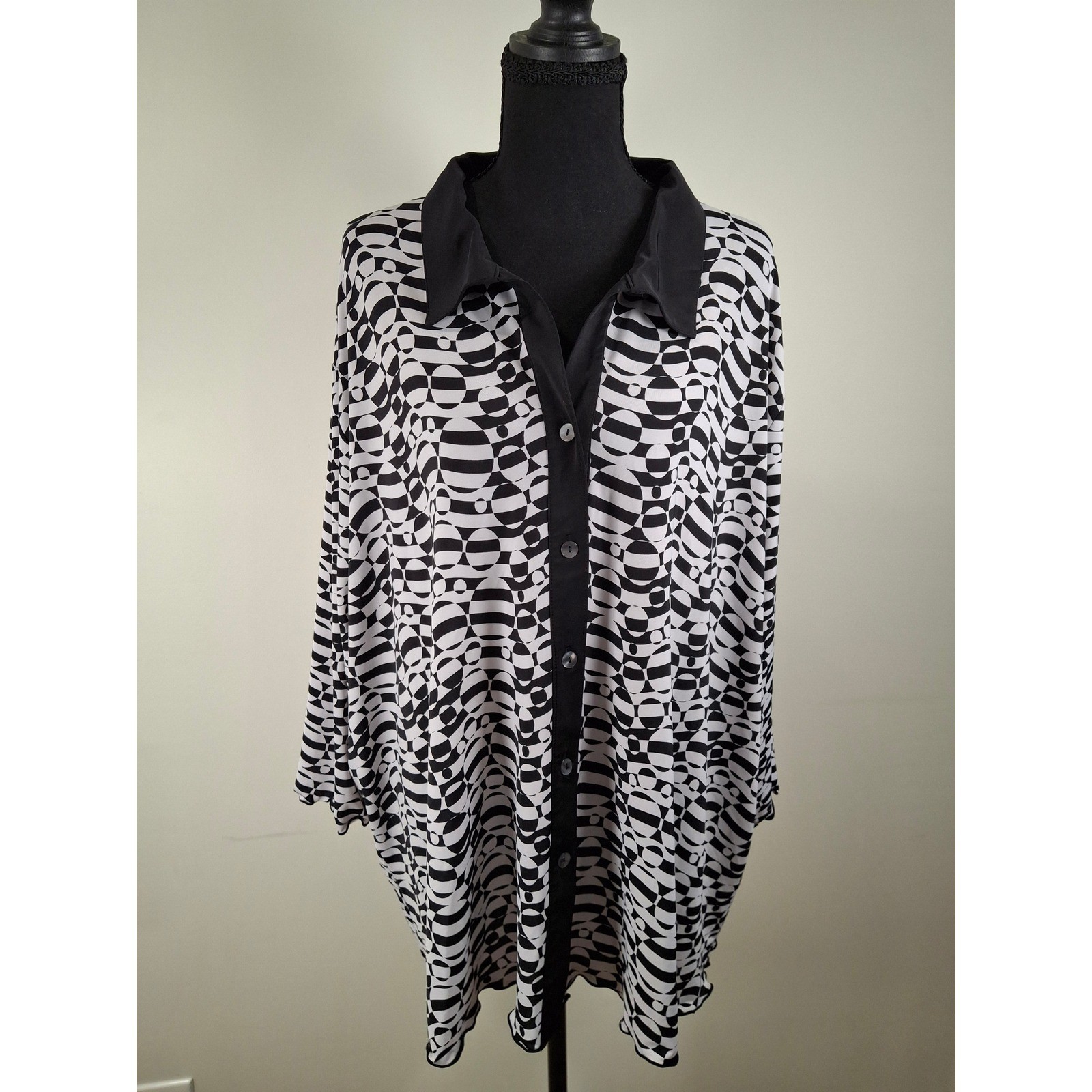 Avenue Stretch Womens 30/32 Black White Geometric Optical Print Button Up Shirt