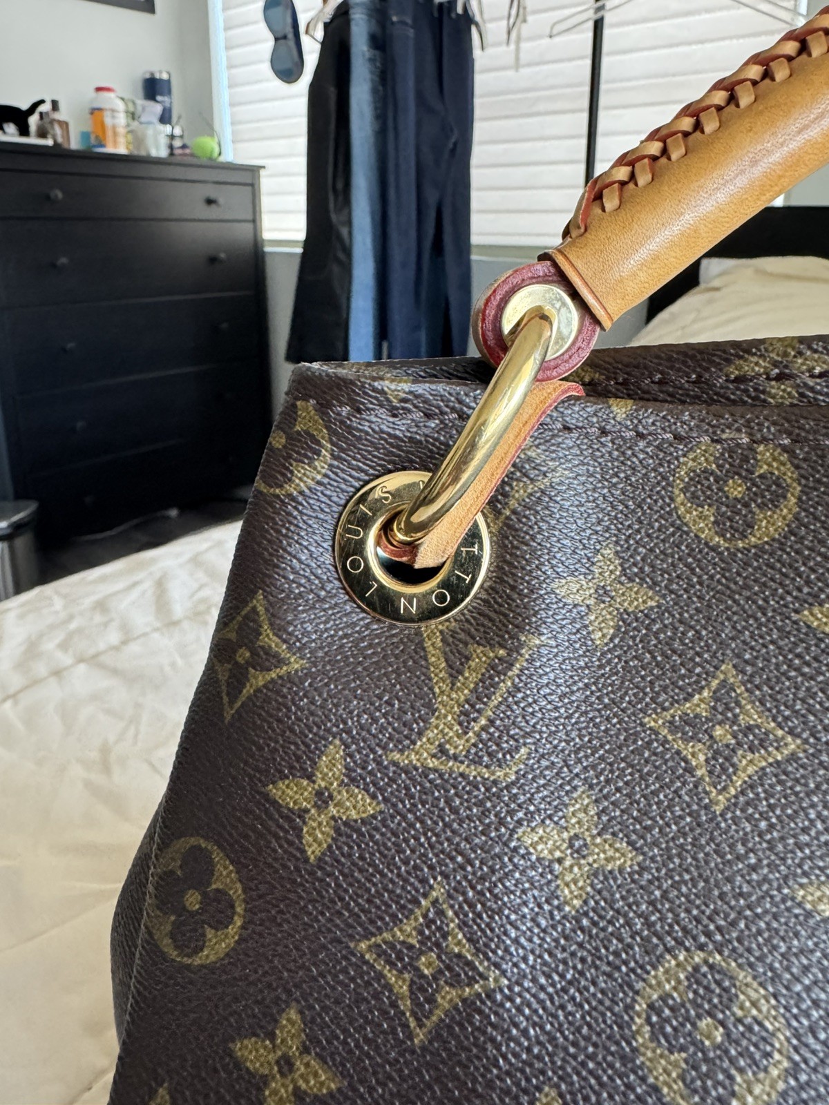 Louis Vuitton Artsy MM Hobo Bag