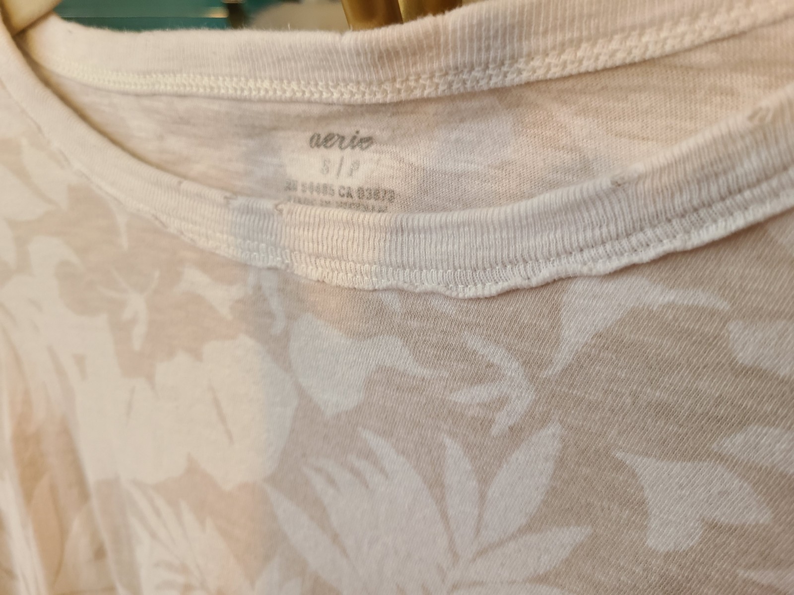 Aerie Womens Distressed Boyfriend Tshirt Soft Taupe Off White Cute Sz Small