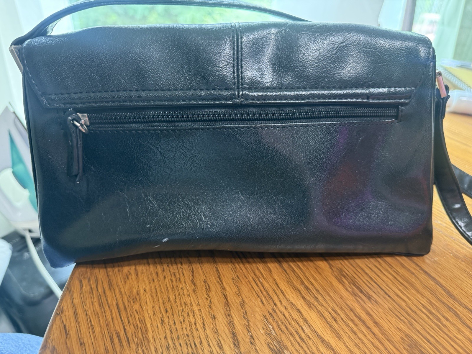 Liz Claiborne Black Leather Shoulder Bag Purse Zip Top Classic Medium