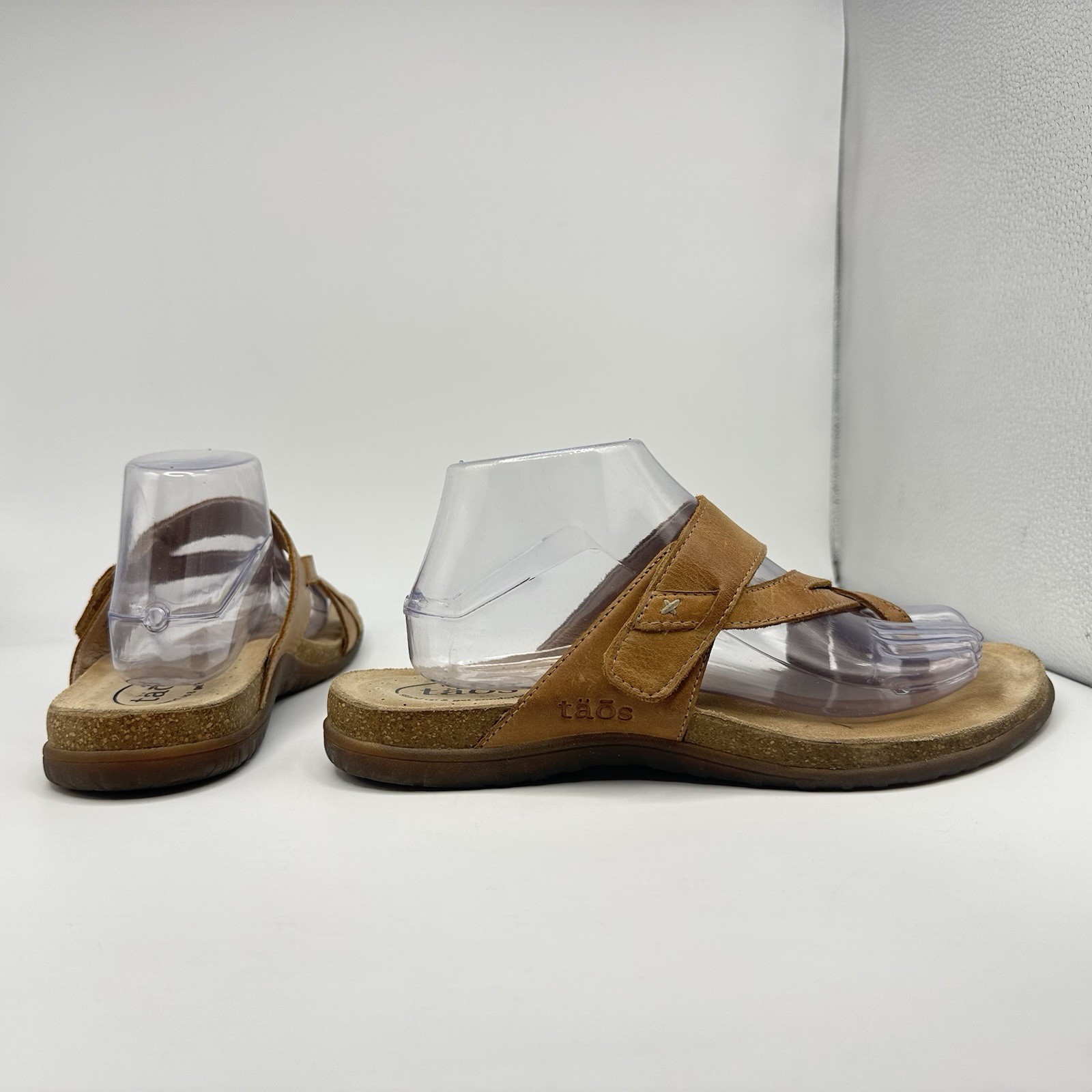 Taos Perfect Women 10 Tan Leather Strappy Toe Loop Adjustable Sandal