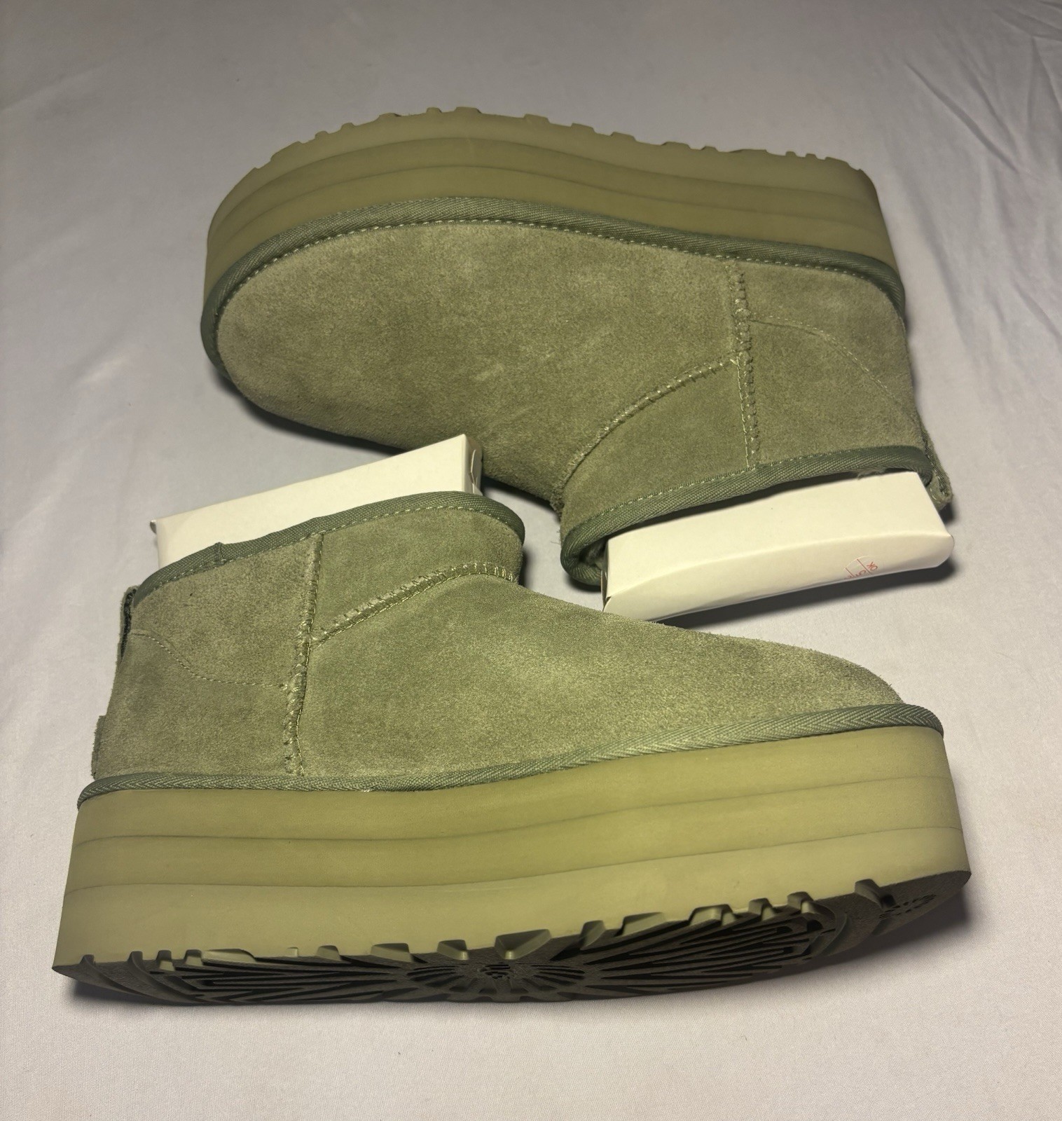 UGG Classic Ultra Mini Shaded Clover Water-resistant Suede Platforms W Size (8)