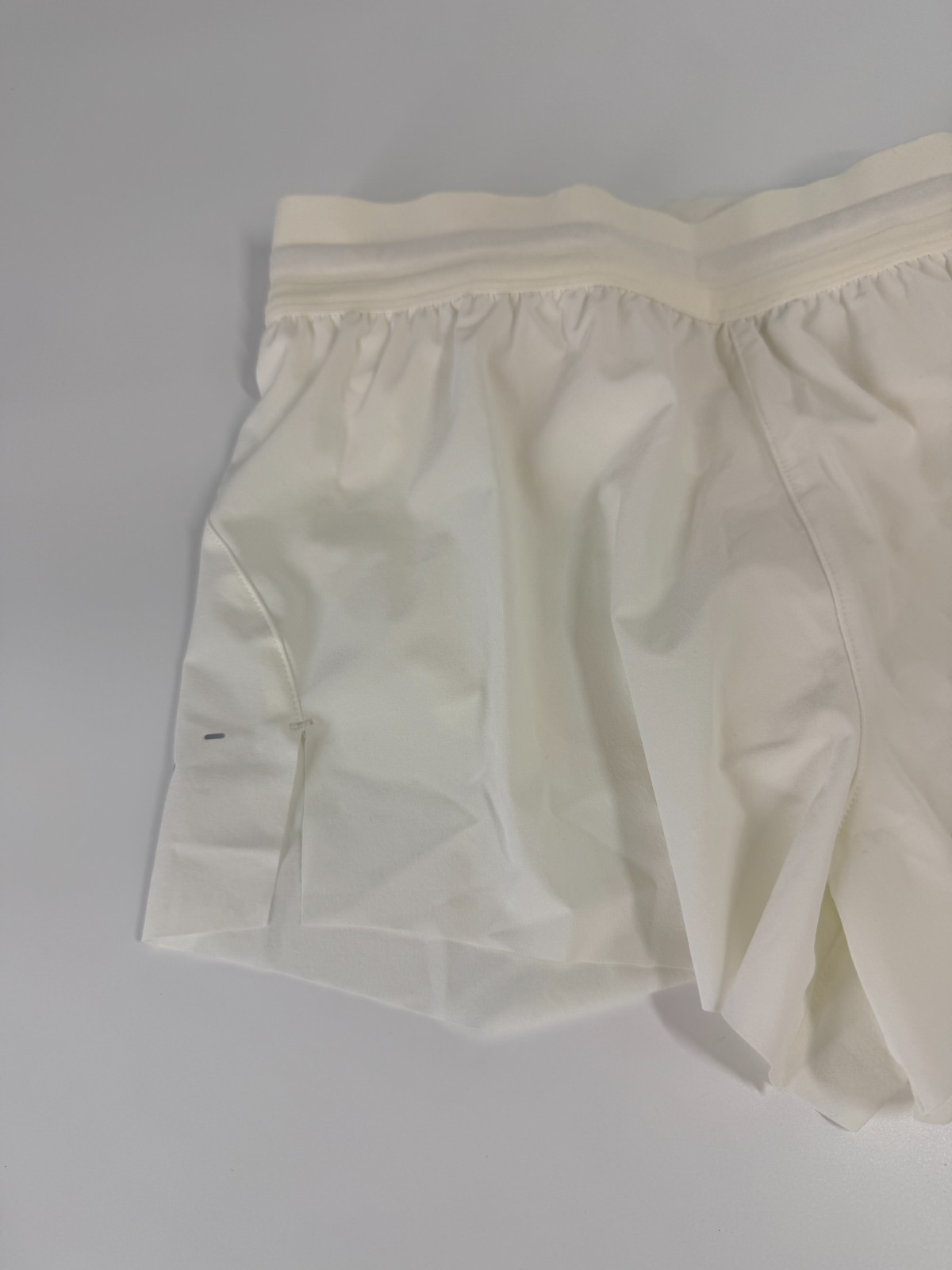Nike Swift Dri FIT Mid Rise 2.5″ Lined Running Shorts Womens Size S HQ0638-133