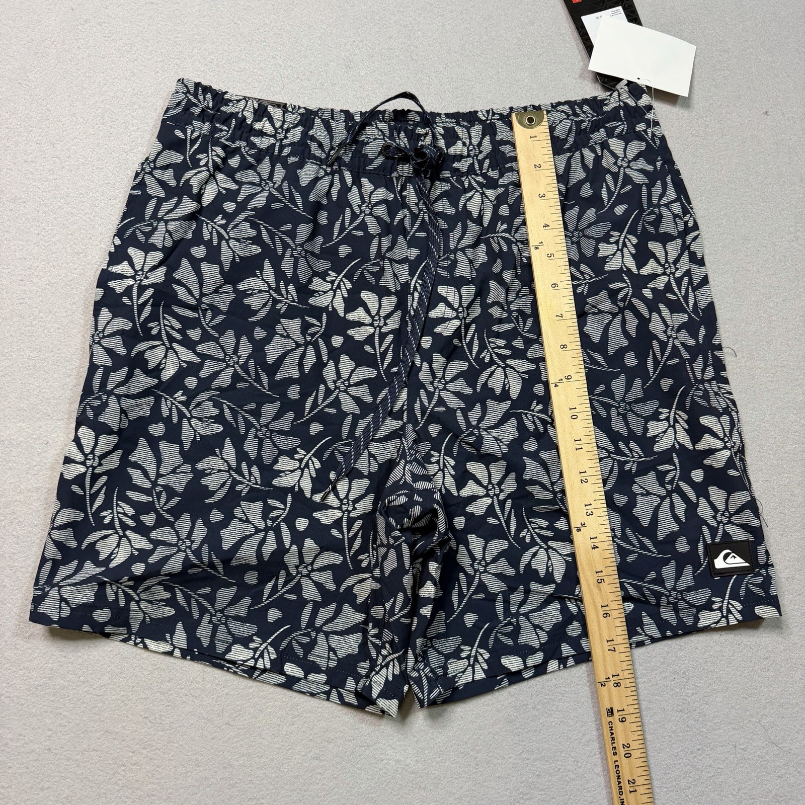 Quiksilver Total Eclipse UFP 50 Board Short Swim Volley 7” NWT Size M Foral AOP
