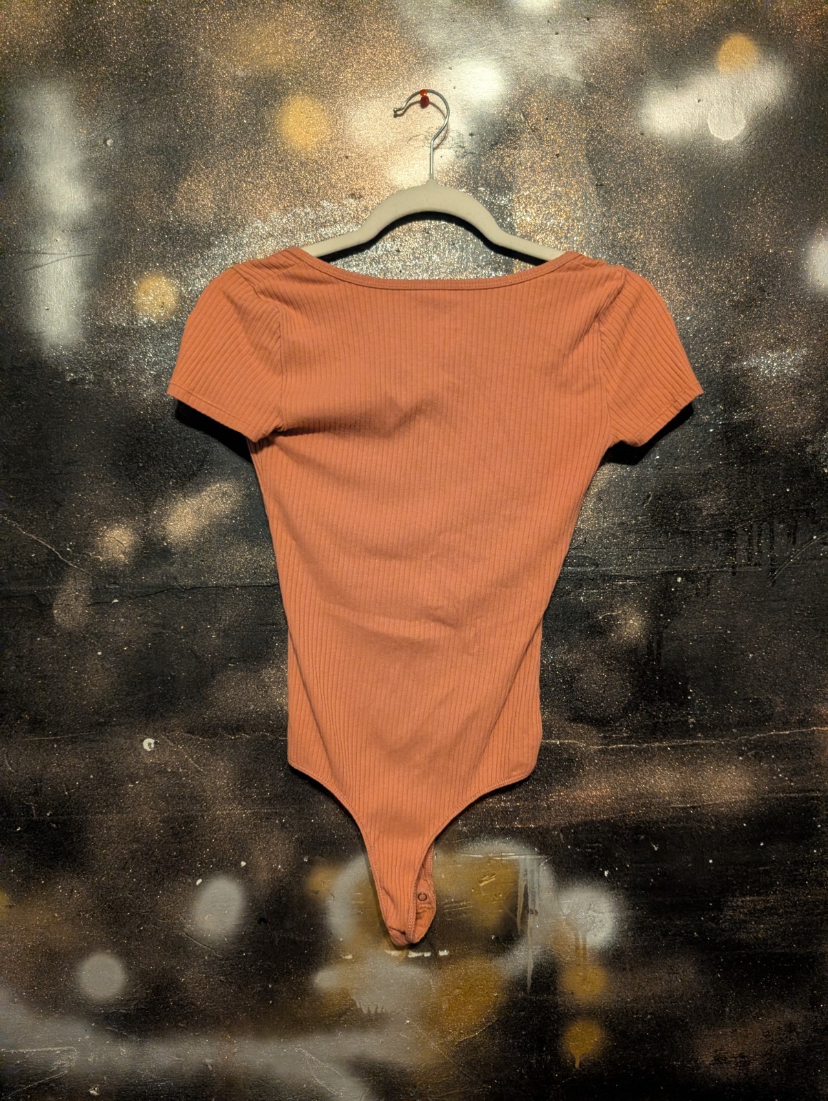 ​Hollister Ribbed Henley Bodysuit Size XS Peach Brown Short Sleeve