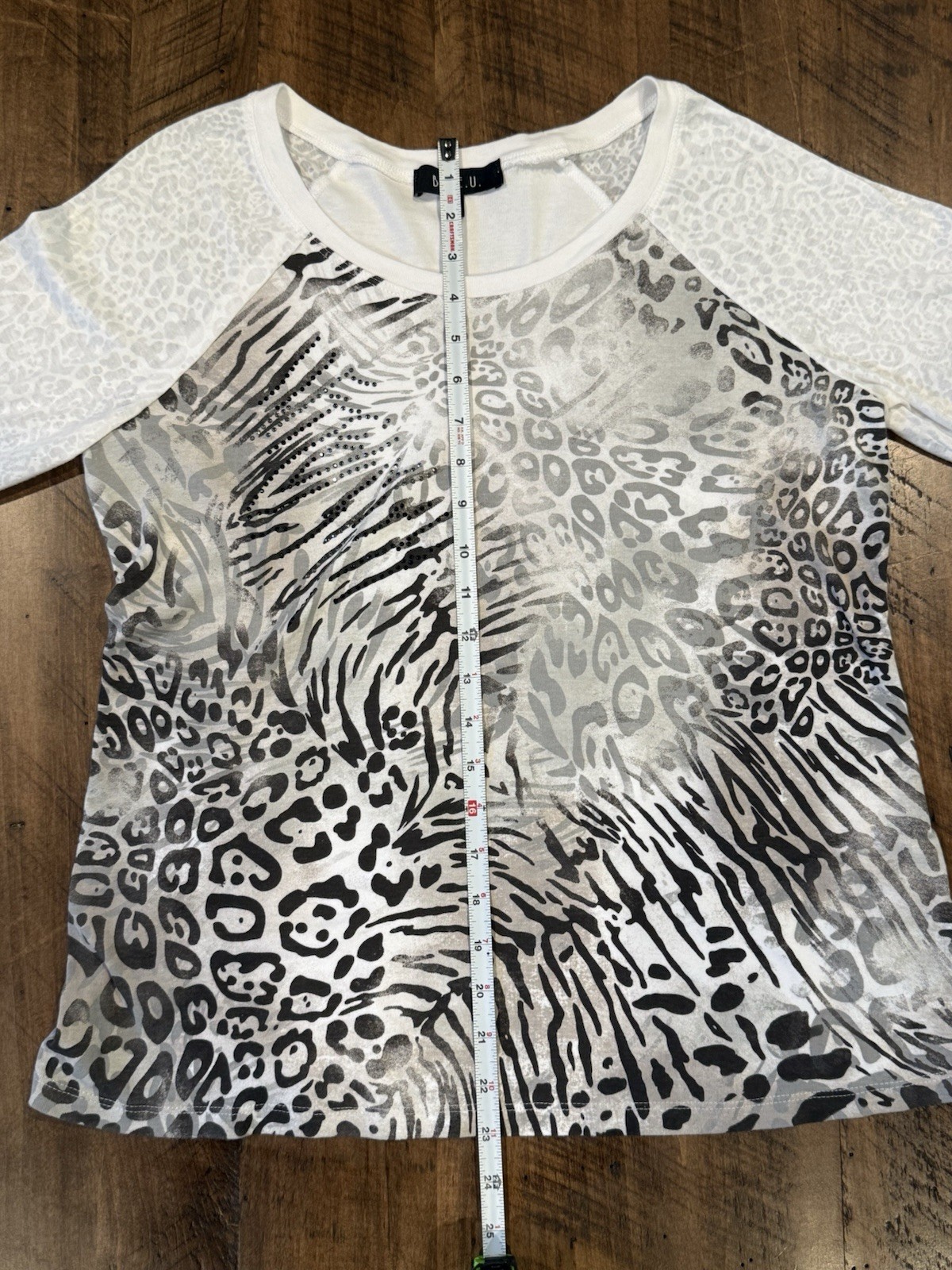 B.L.E.U. Animal Print Raglan Top Embellished Cheetah Tiger Stripe Womens Size M