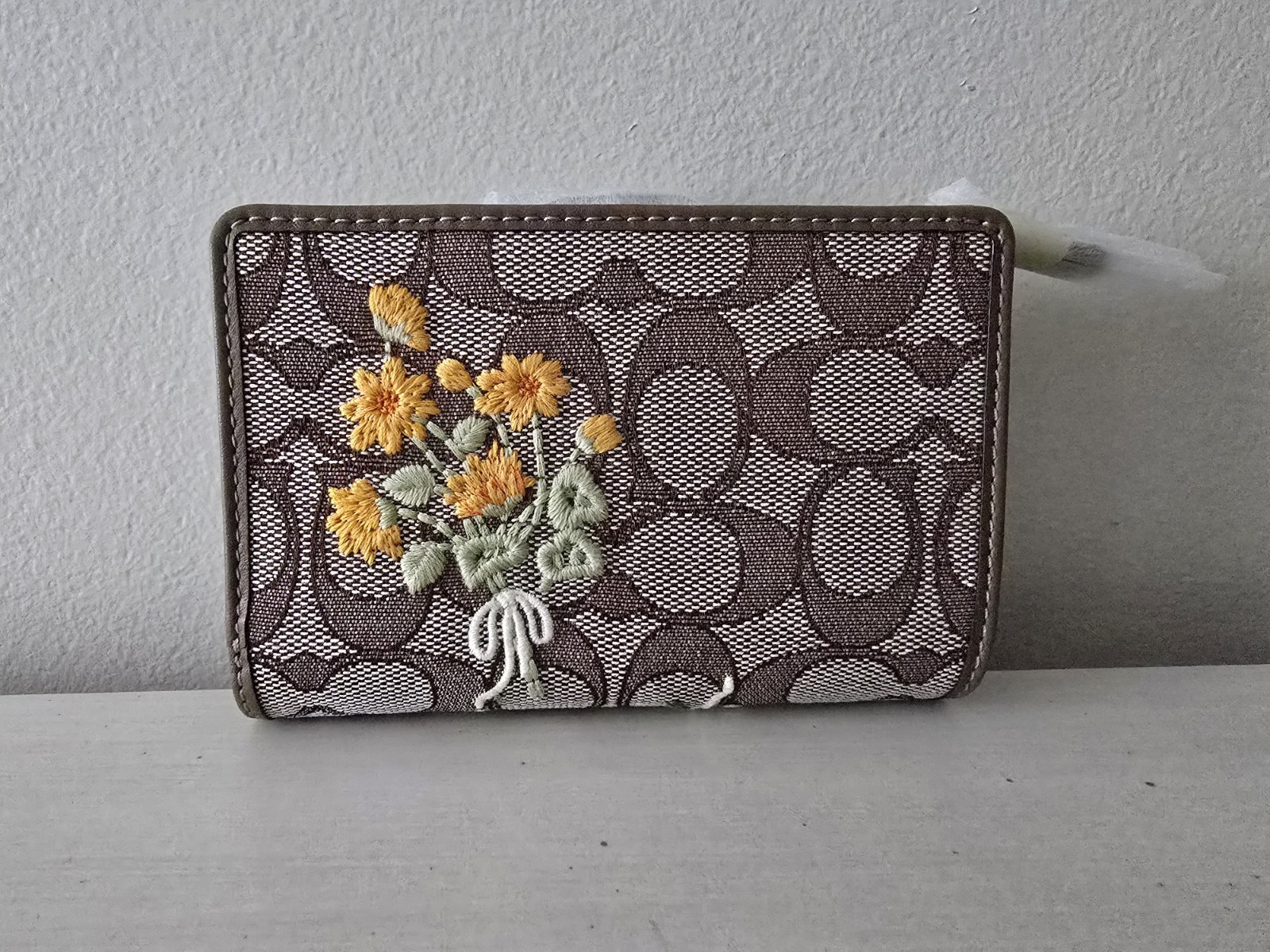 COACH CEC32 Medium Corner Zip Wallet Signature Jacquard w Floral Embroidery NWT