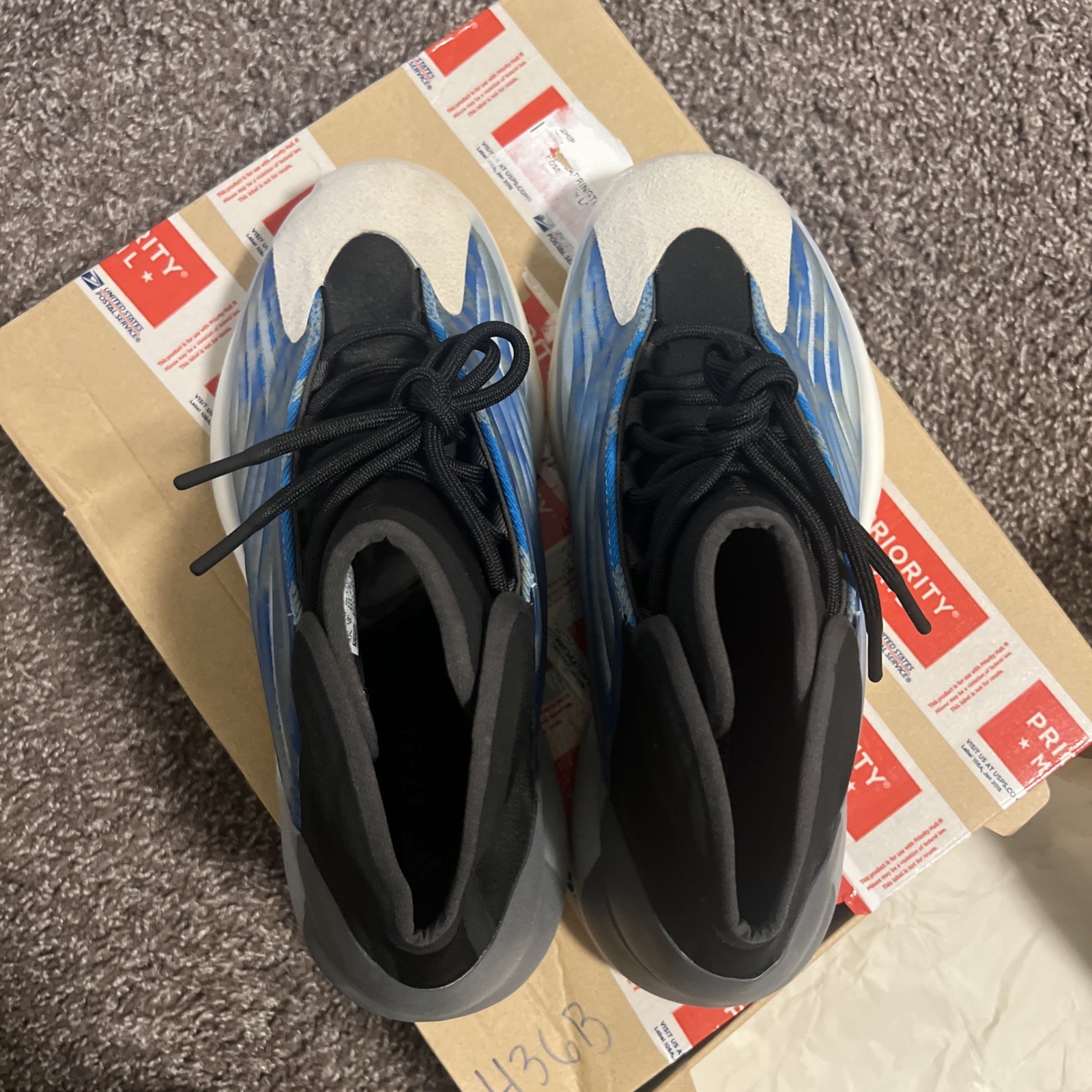 Size 9.5 – adidas Yeezy Quantum Frozen Blue