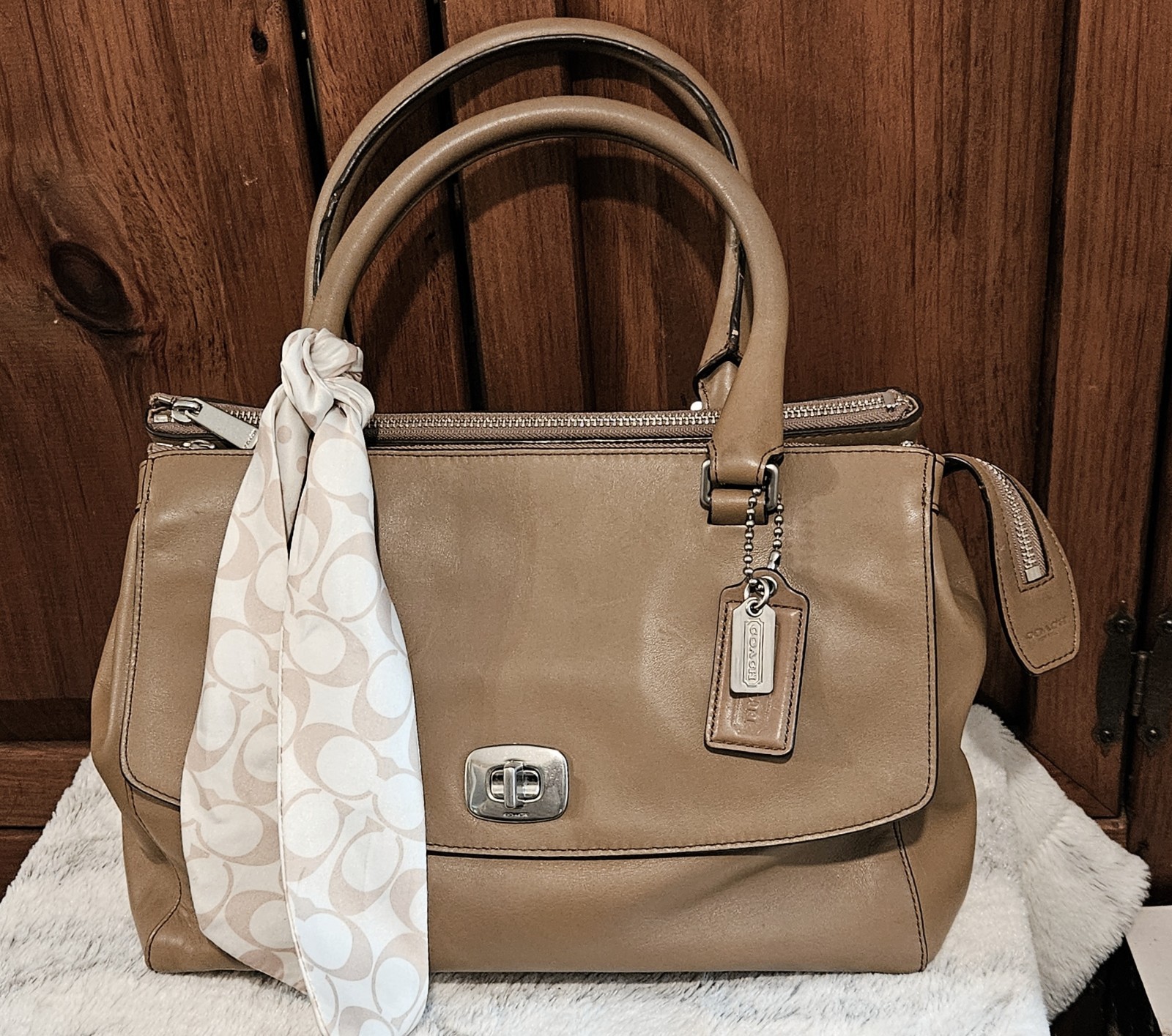 COACH 2001 Y2k HandBag Purse Turn Lock/Zip w/Coach Scarf GREAT CONDITION!!
